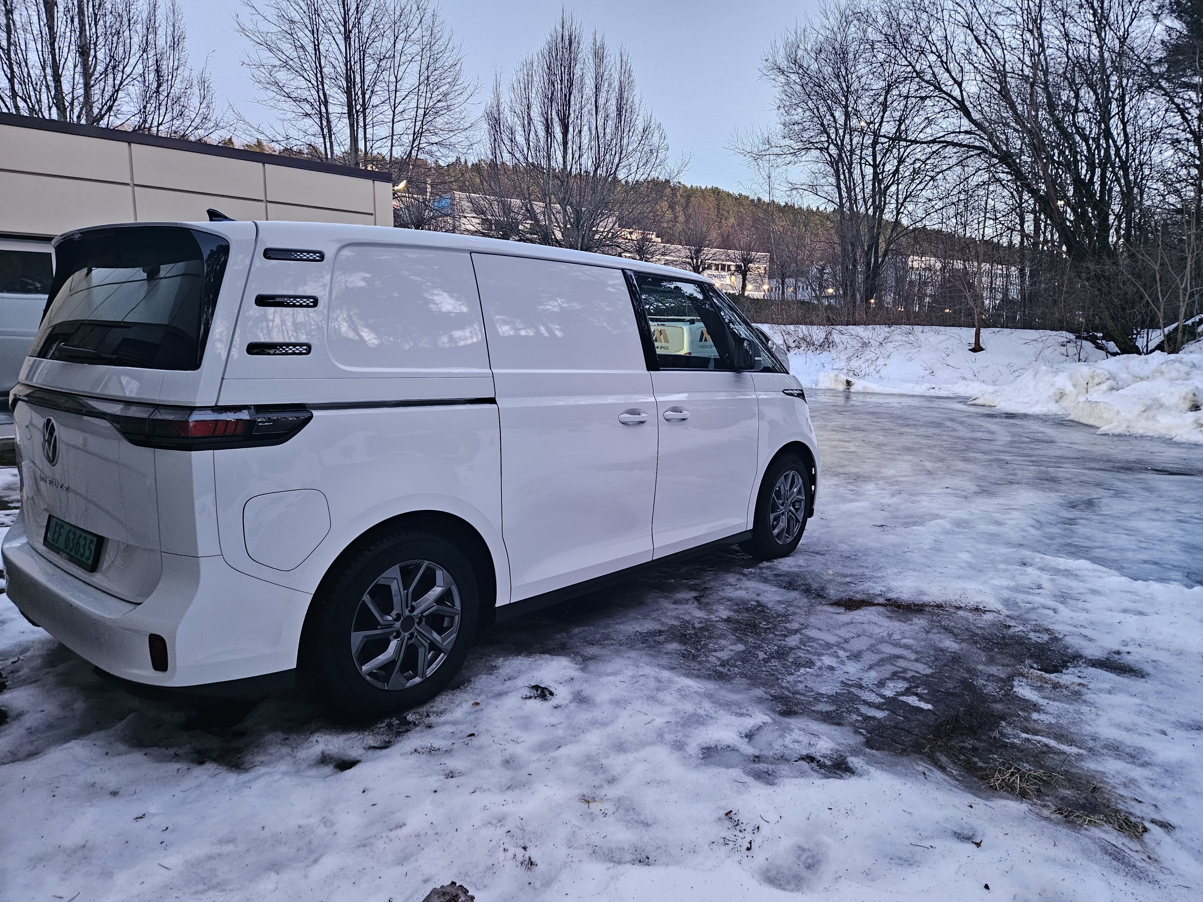 Volkswagen ID. Buzz Cargo with Backup camera