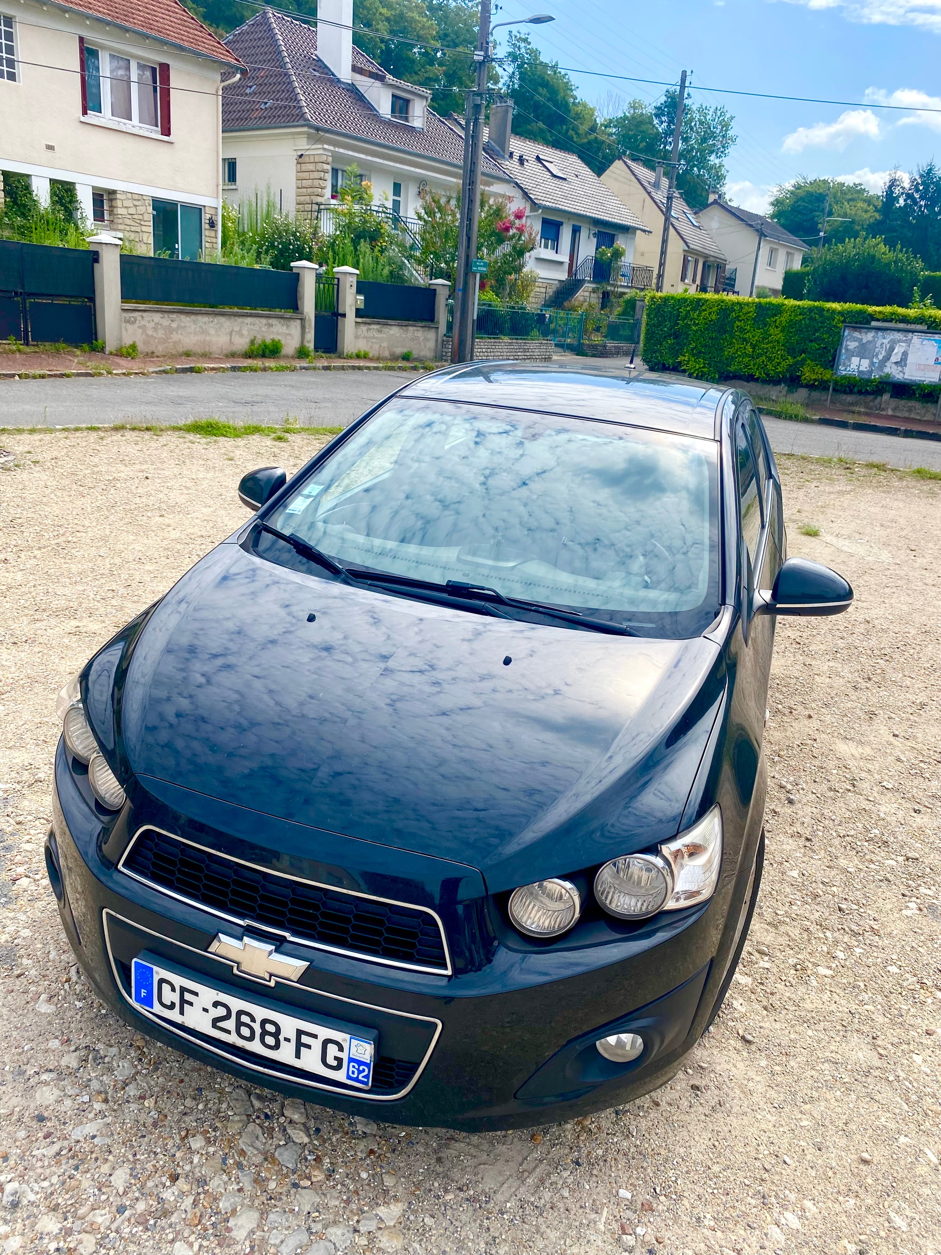 Chevrolet Aveo avec Coffre de toit