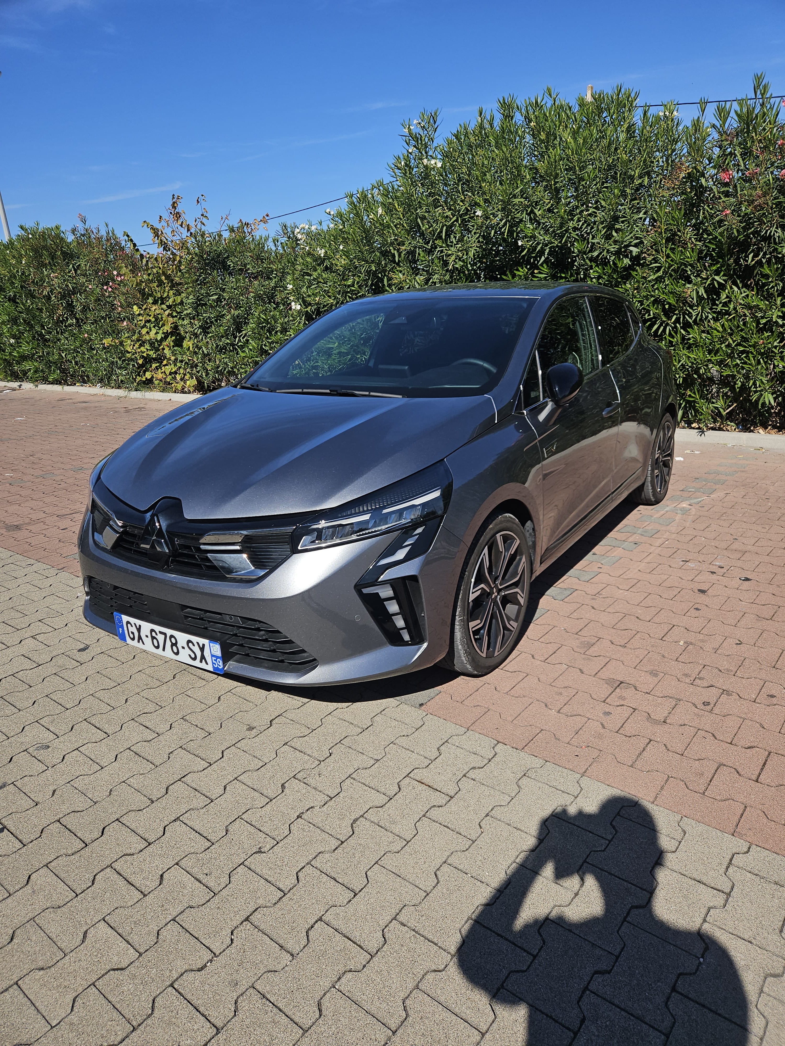 Mitsubishi Colt, 2024, Essence 95 / Électrique (hybride), automatique