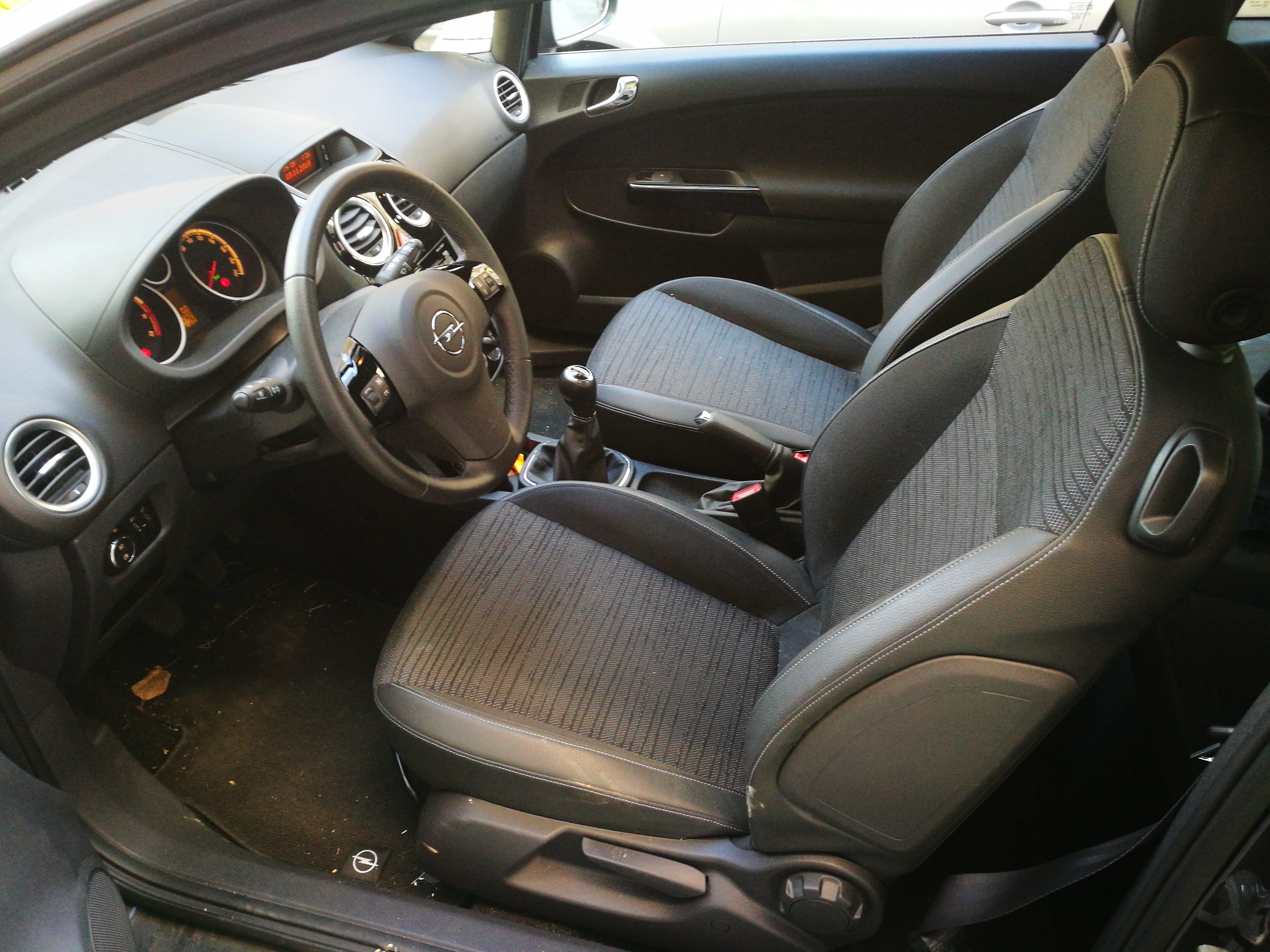 Opel Corsa D 1.4  110ch (74kw) avec Régulateur de vitesse