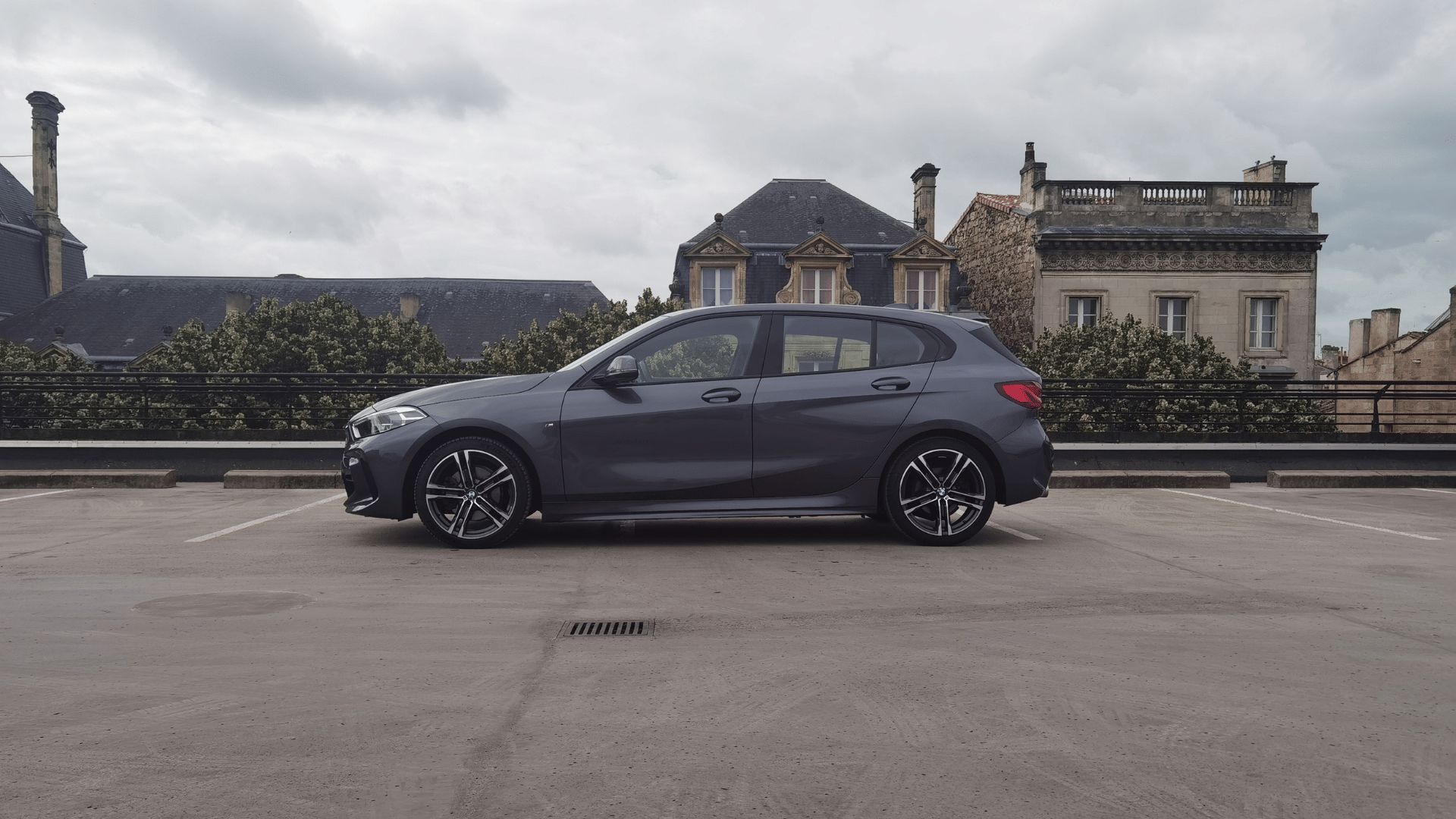 BMW Série 1 M Sport GRIS AUTO | Hybride 4L/100 | GARE ST-JEAN (750m) avec Climatisation