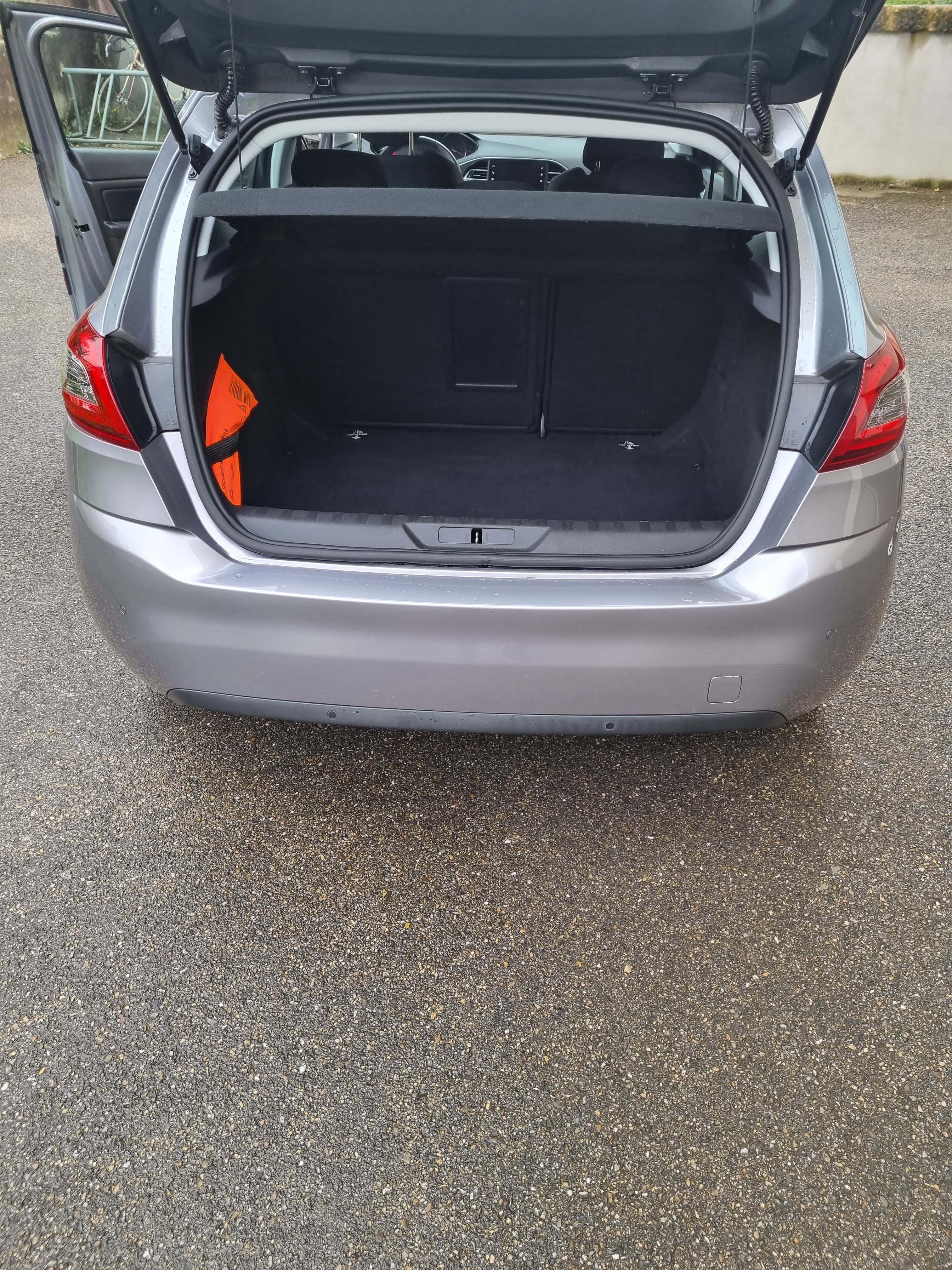 Peugeot 308 Etat neuf avec Siège bébé