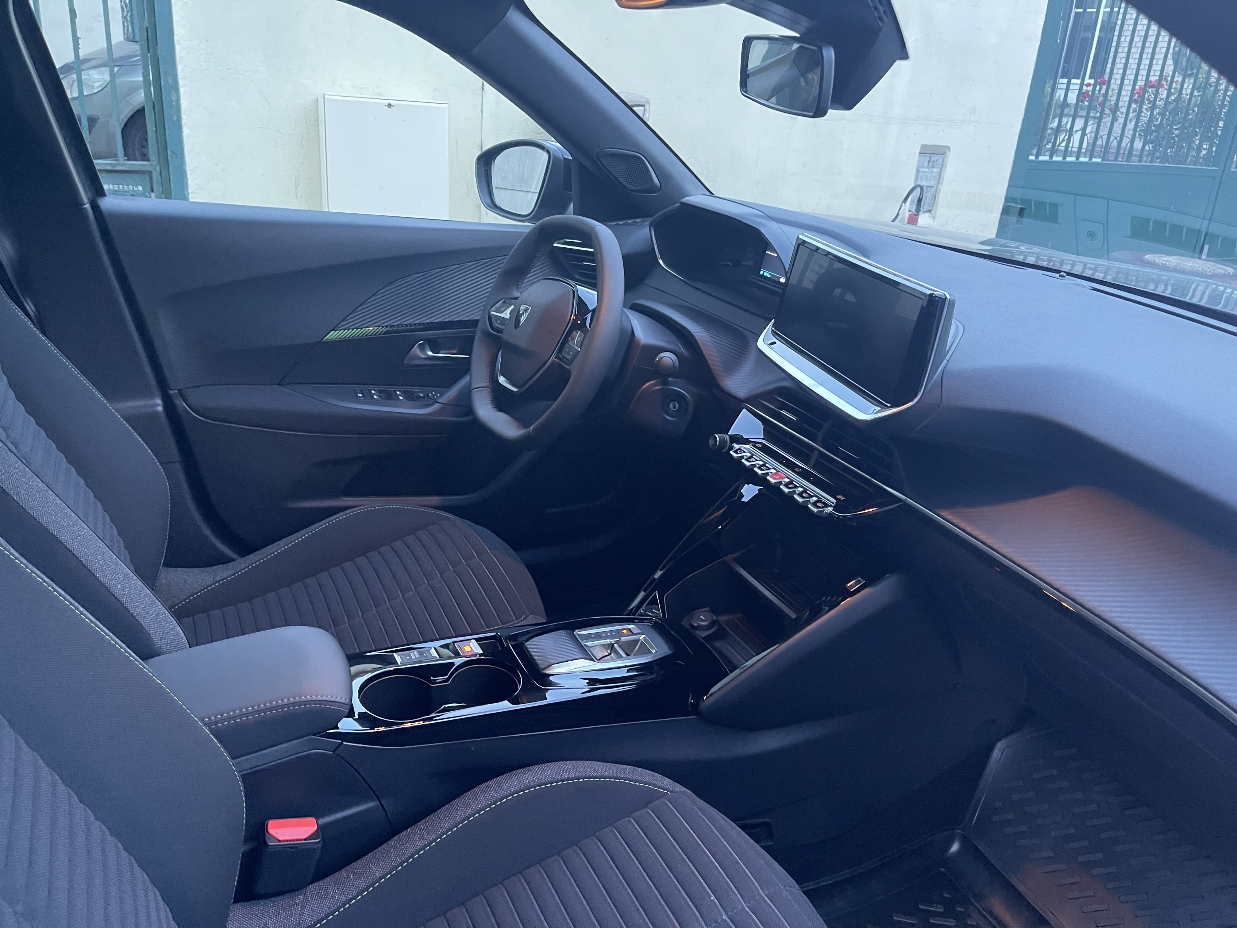 Peugeot e-2008 avec Entrée audio / iPod