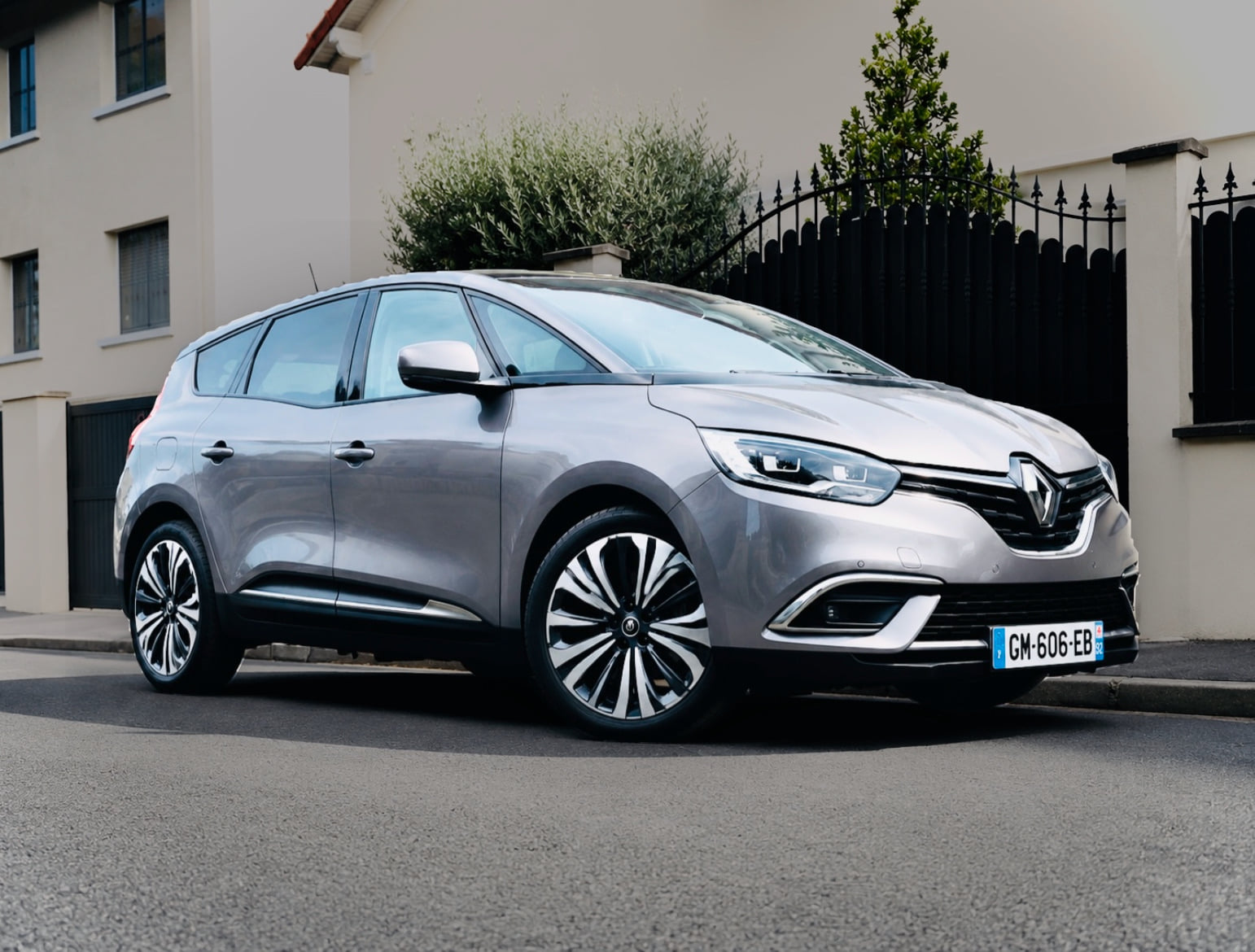 Renault Grand Scenic, 2023, Essence 95, automatique, 7 places