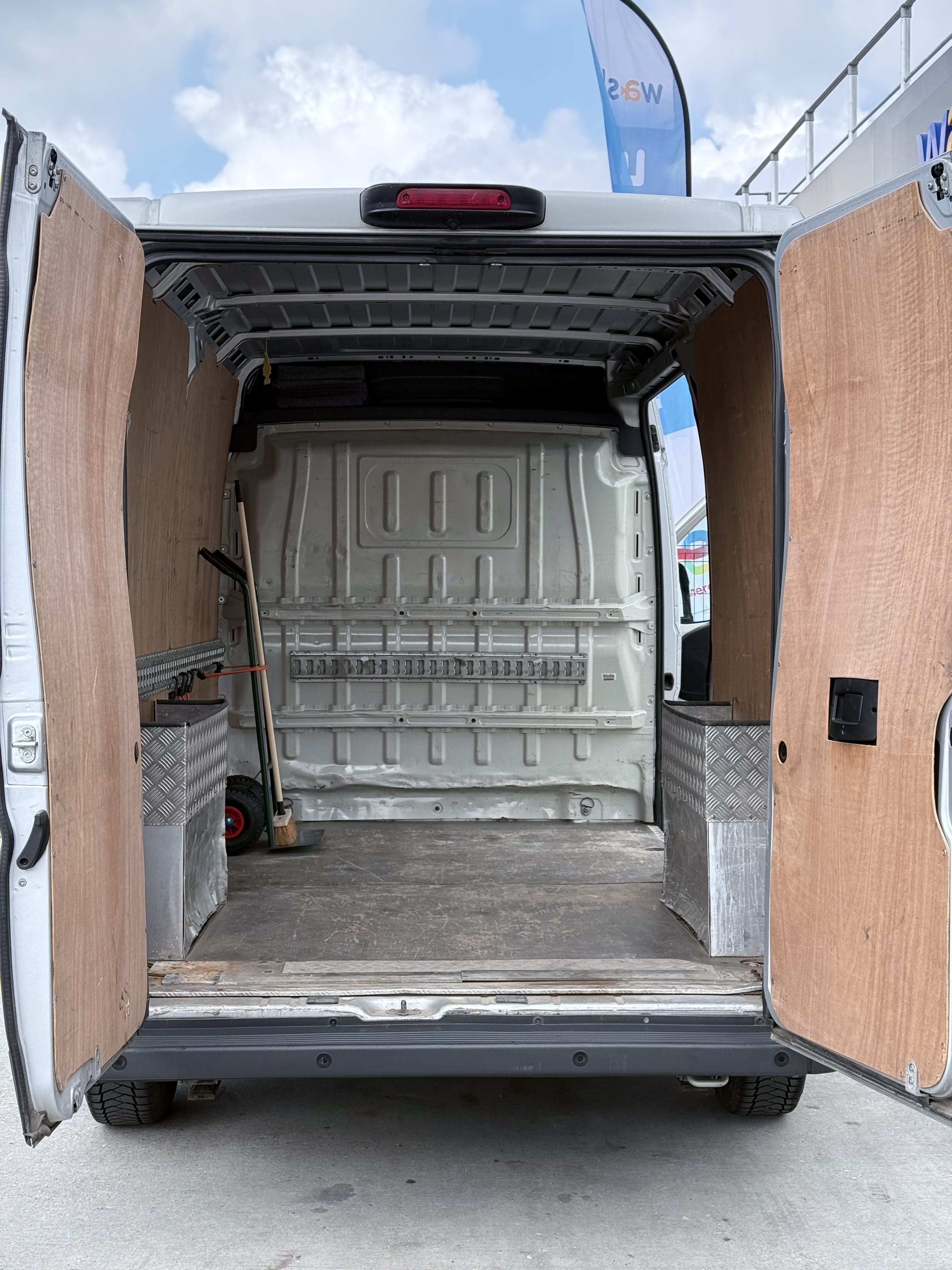 Citroen Jumper III Phase 3 Fourgon 33 L2H2 2.2 HDi 16V 130 cv avec Entrée audio / iPod