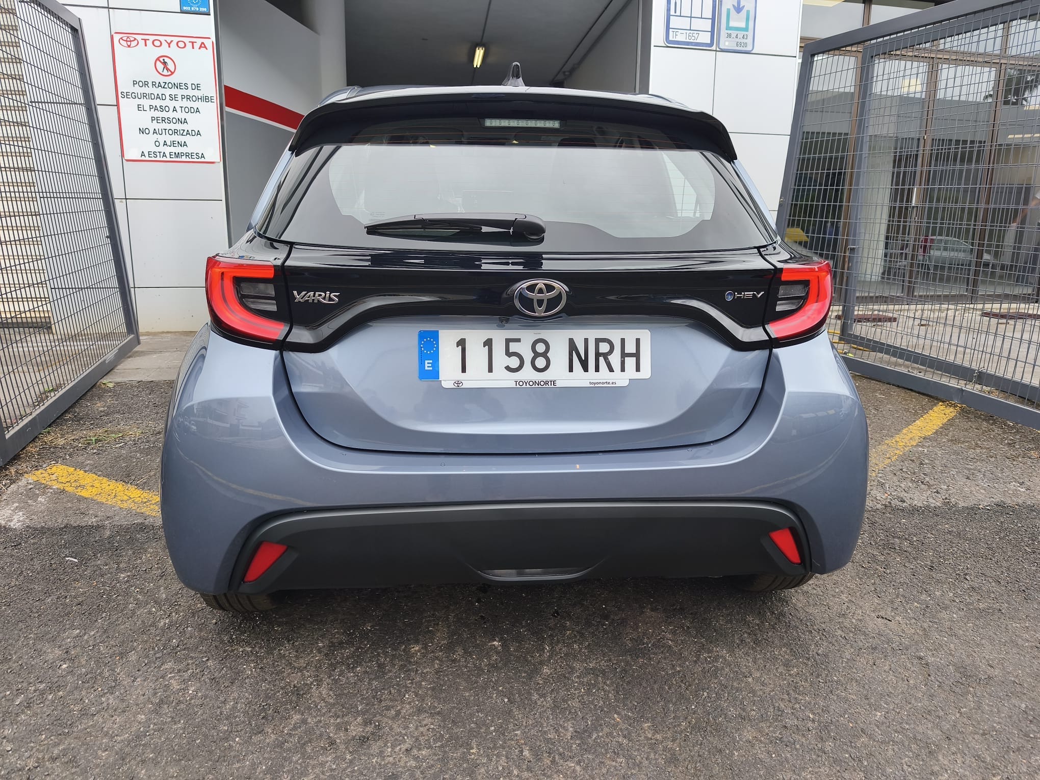 Toyota Yaris Híbrido Gasolina 95 con Audio Bluetooth