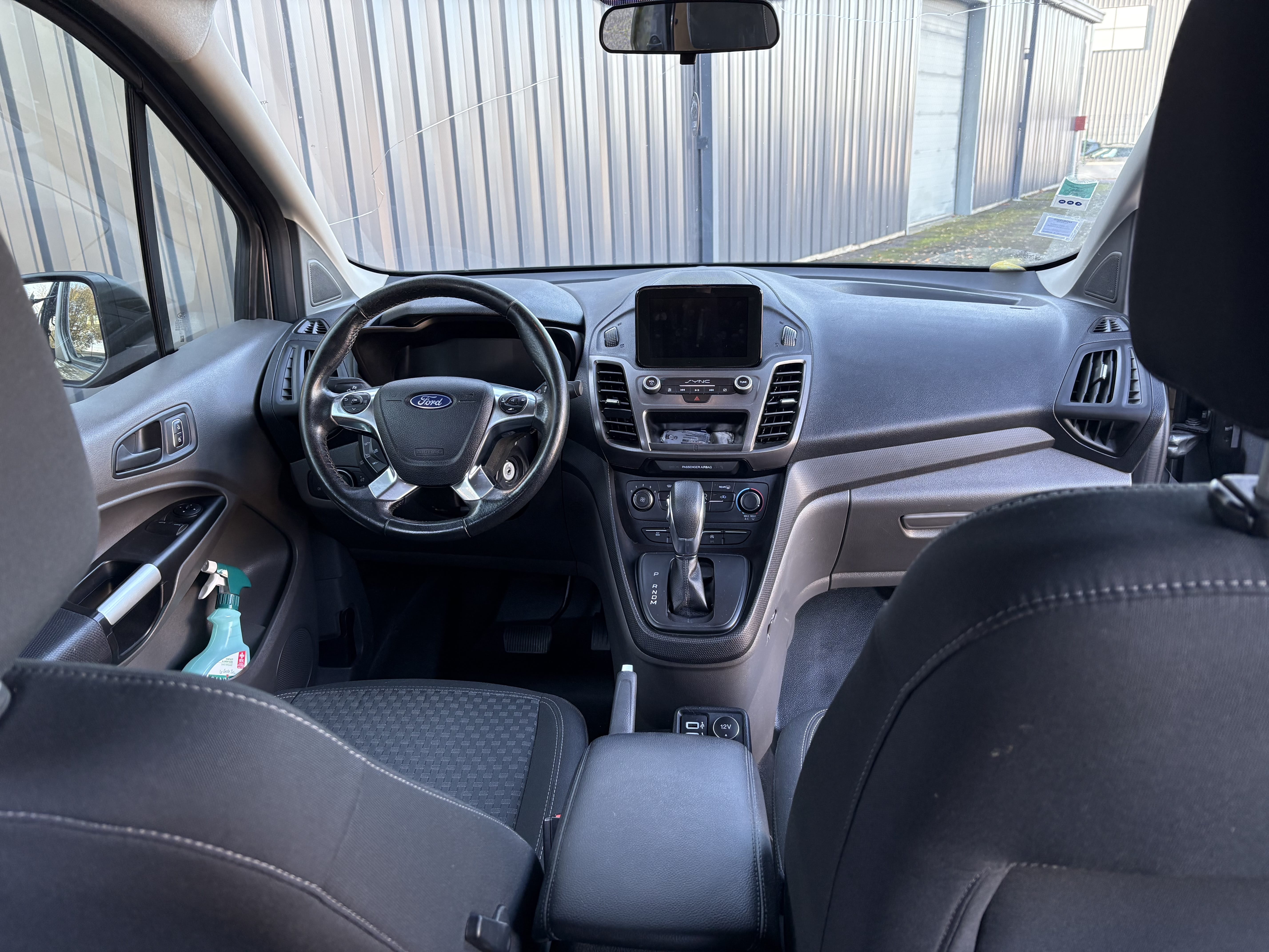 Ford Transit Connect Double Cabine avec GPS