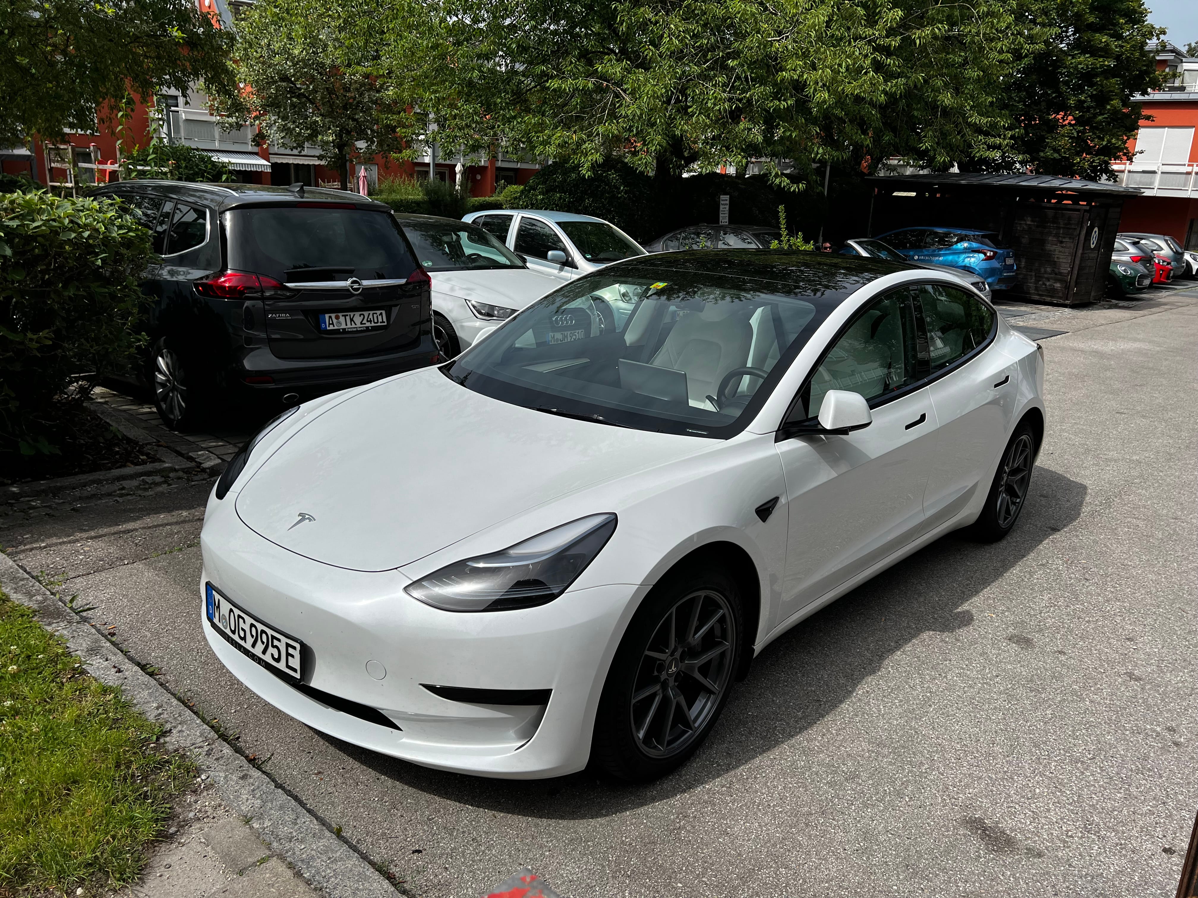 Tesla Model 3 Standard Range Plus mit Dashcam