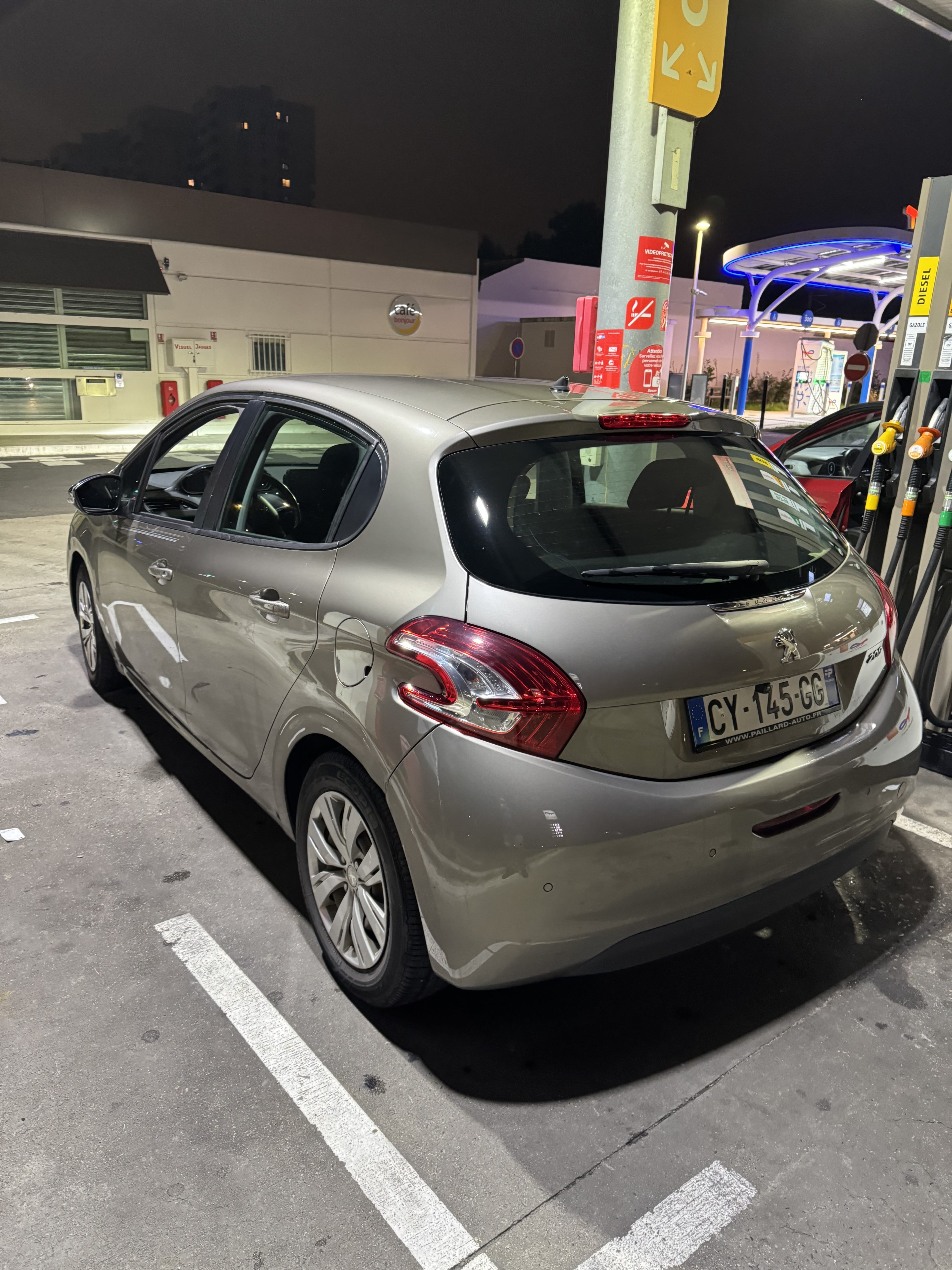 Peugeot 208 avec GPS