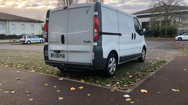 Renault Trafic (Réf BJ292) phase 2 / 115 cv Pessac / Canéjan avec Siège bébé