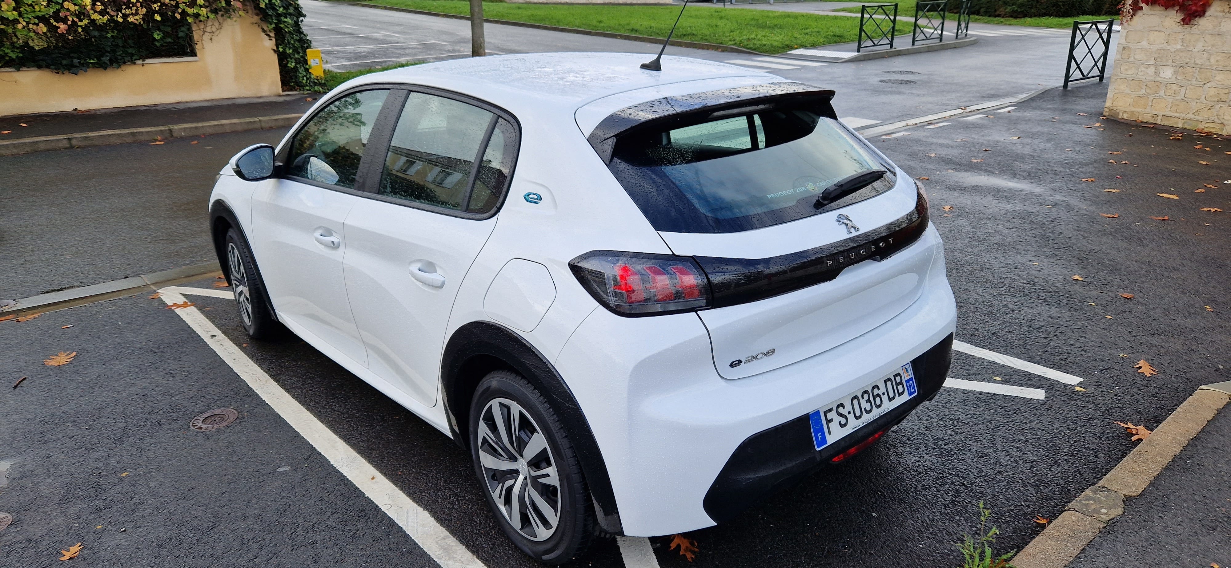 Peugeot 208 Électrique avec Apple CarPlay