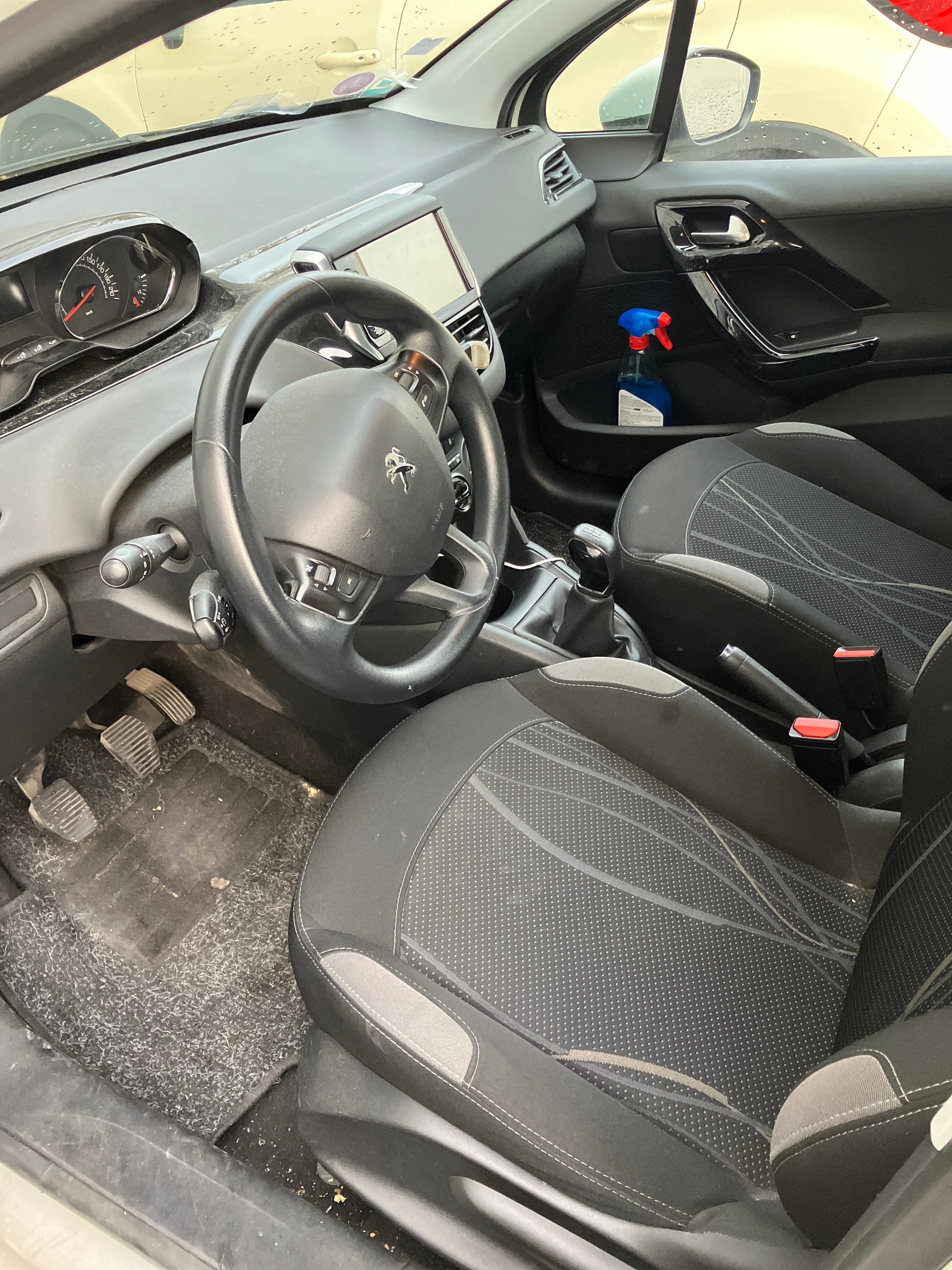 Peugeot 208 avec Entrée audio / iPod