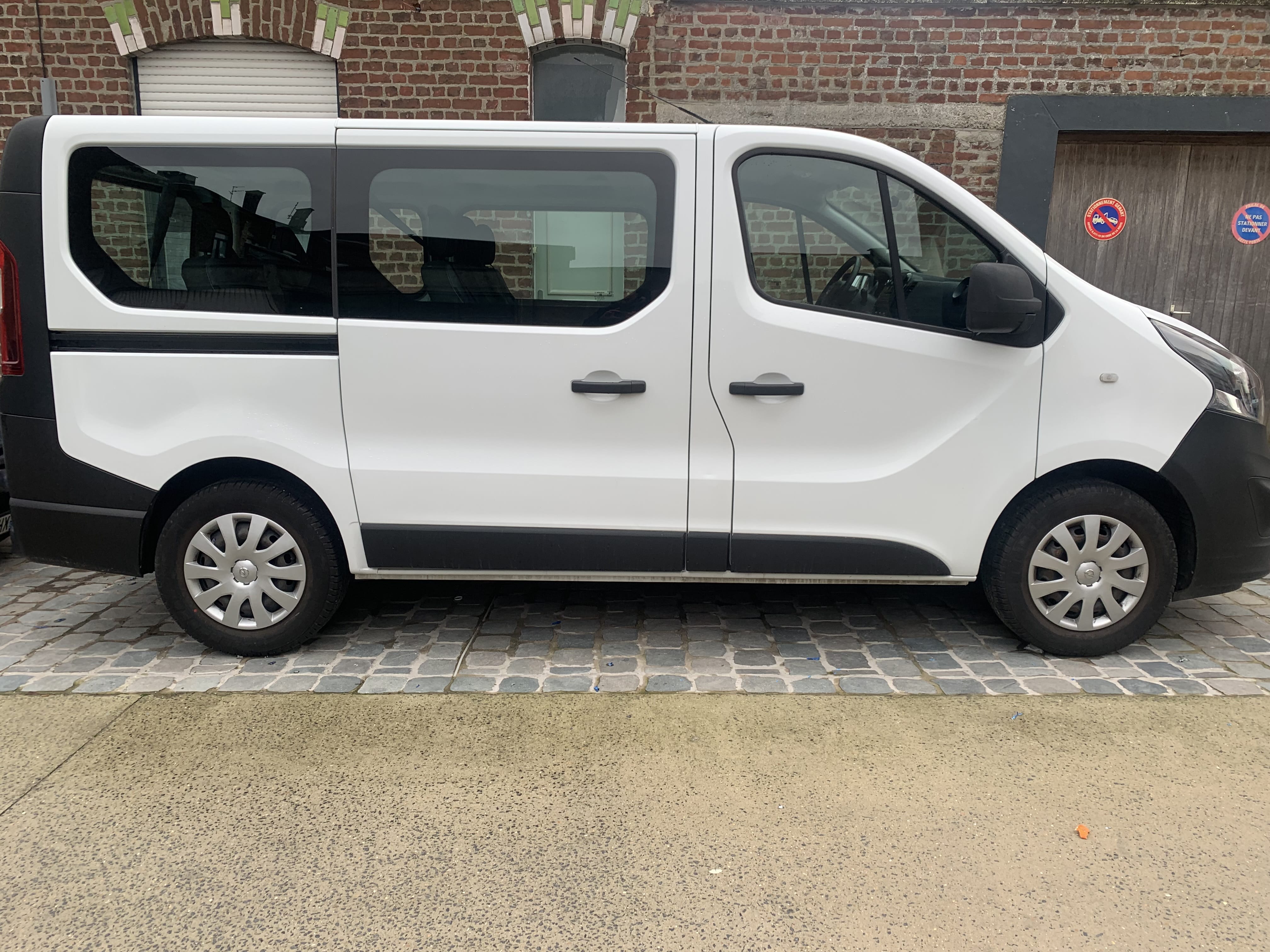 Opel Vivaro Combi mit Klimaanlage
