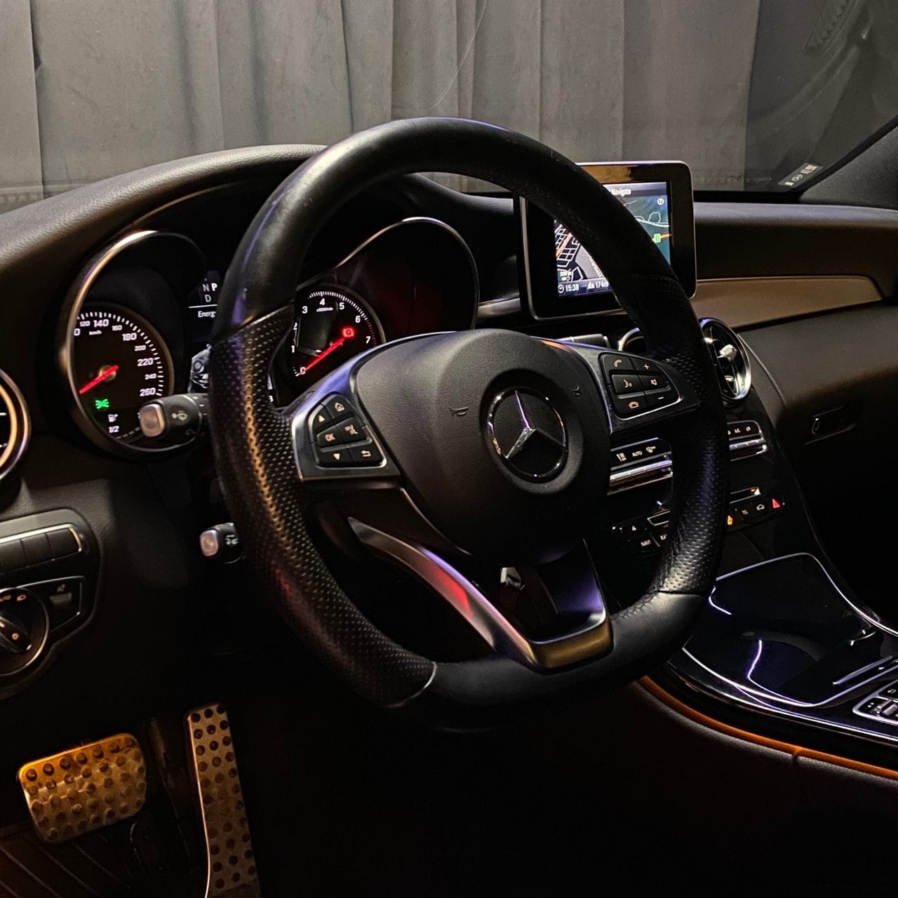 Mercedes-Benz C350e with Bluetooth audio