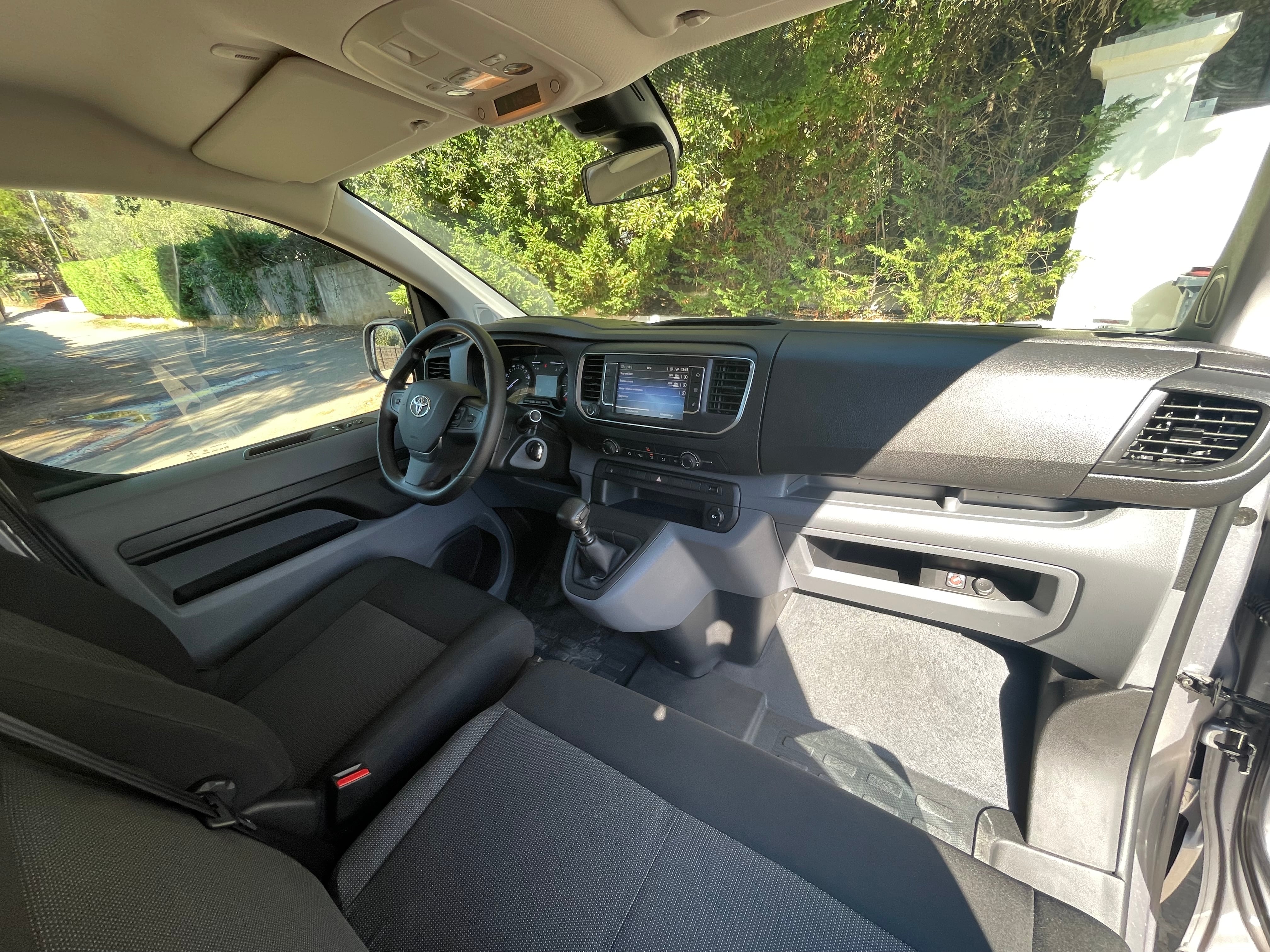 Toyota Proace Verso with Apple CarPlay