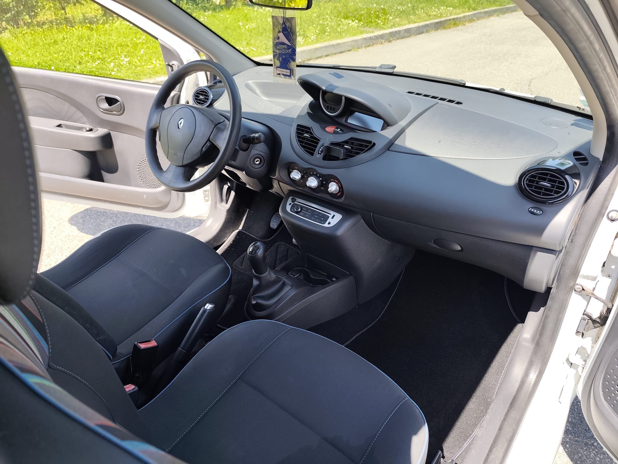 Renault Twingo II avec Audio Bluetooth