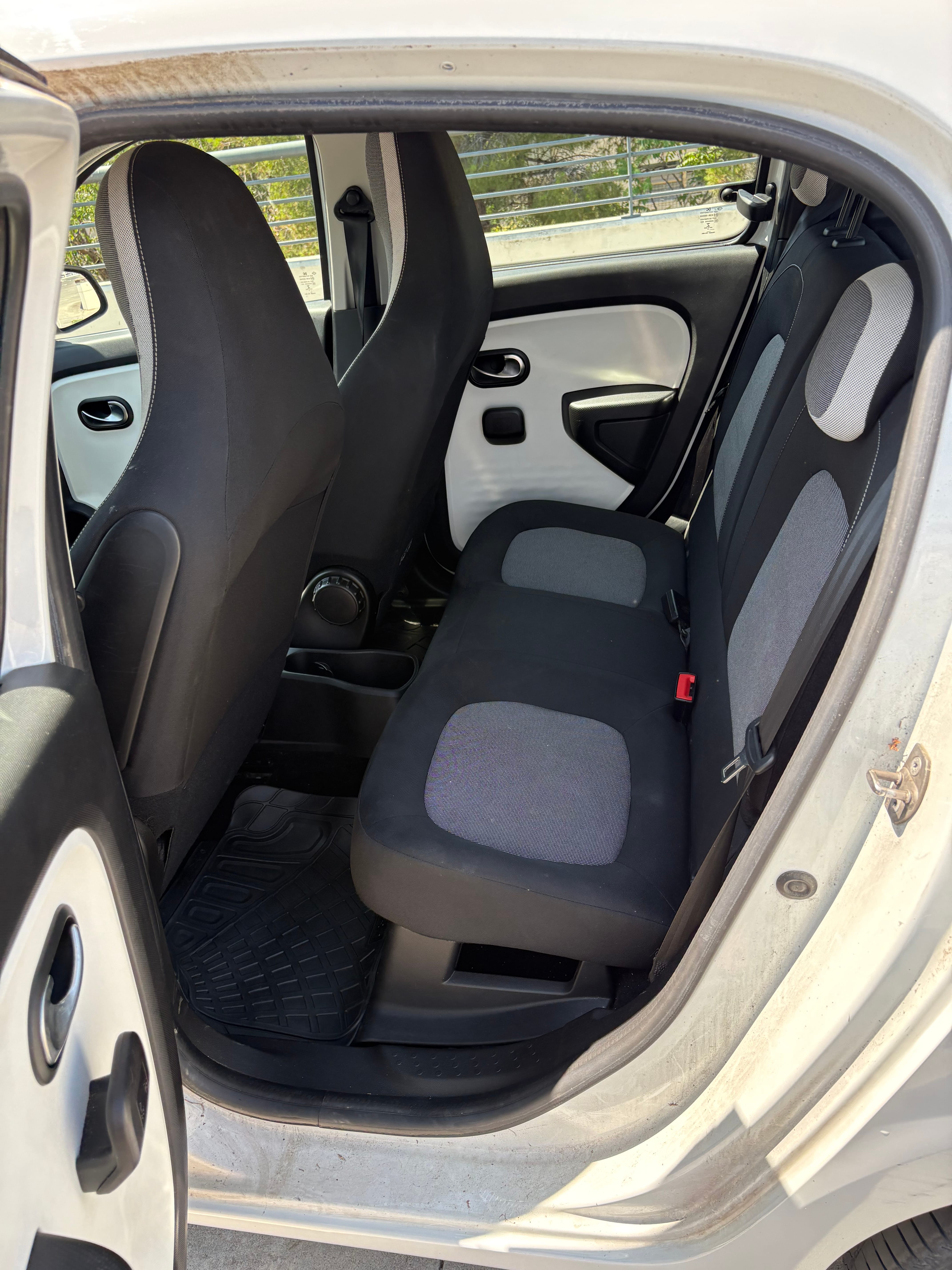 Renault Twingo III met Sneeuwbanden