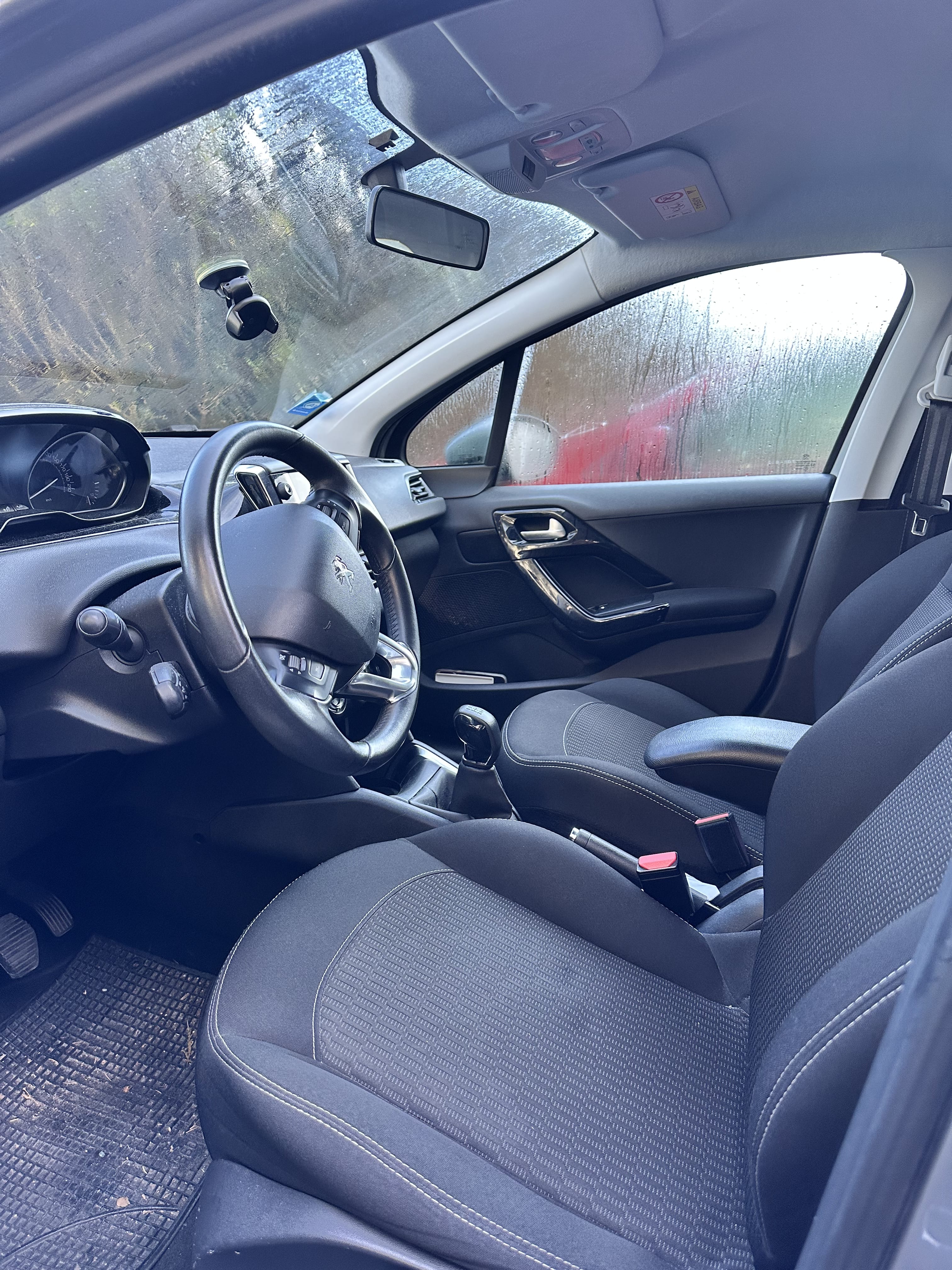 Peugeot 208 avec Apple CarPlay