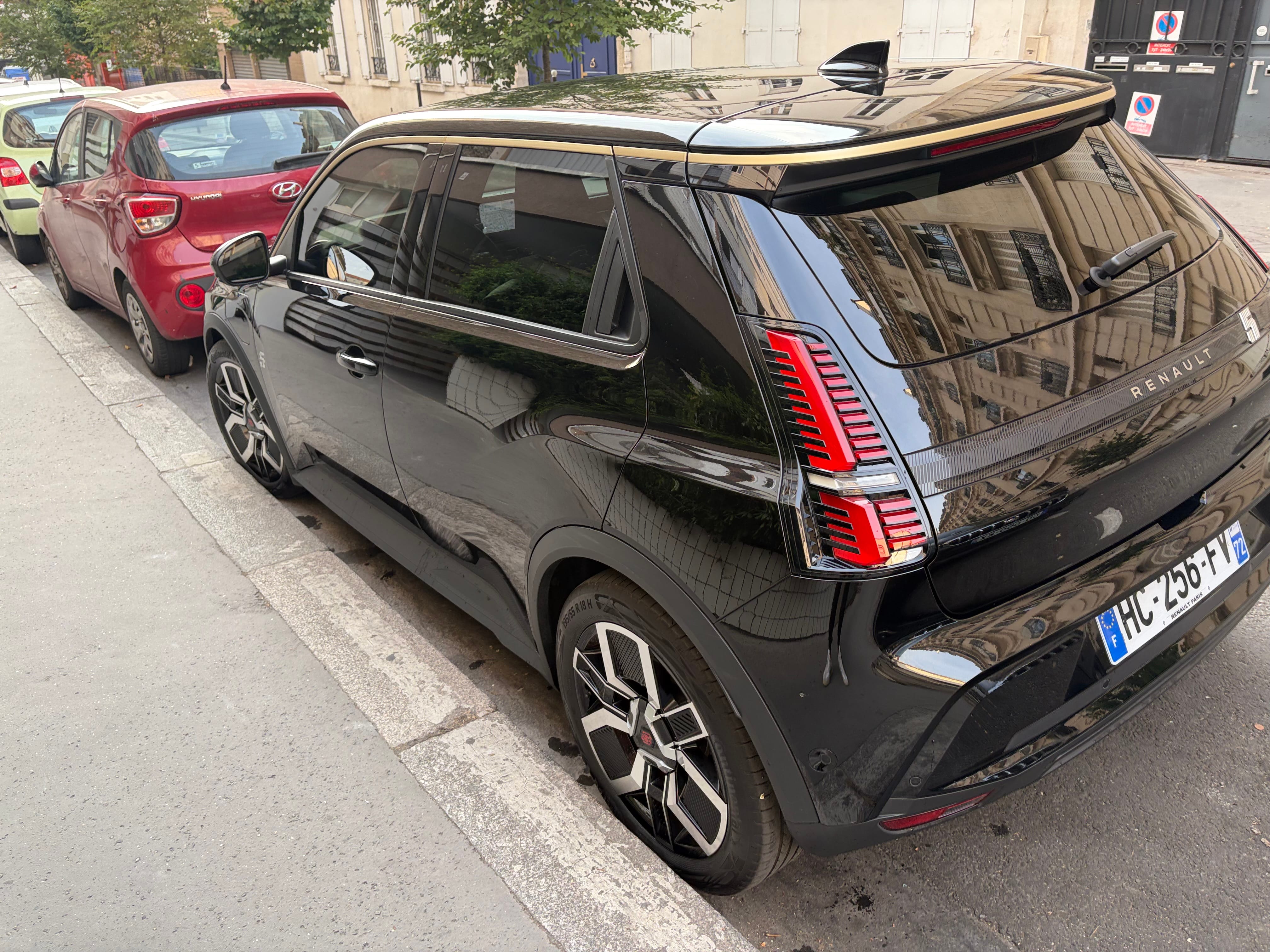 Renault 5 E-Tech with GPS