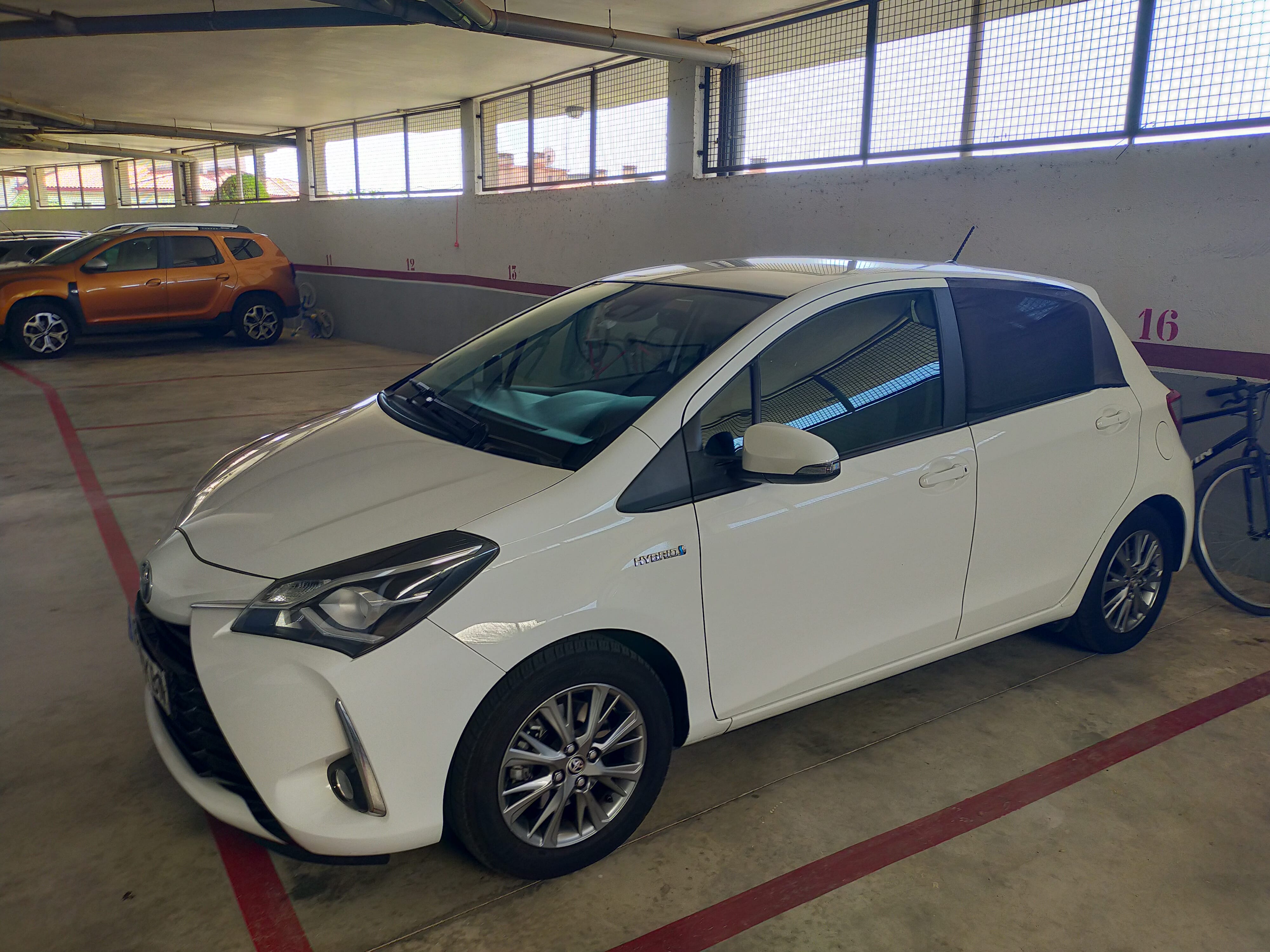 Toyota Yaris Híbrido con Entrada de Audio/iPod