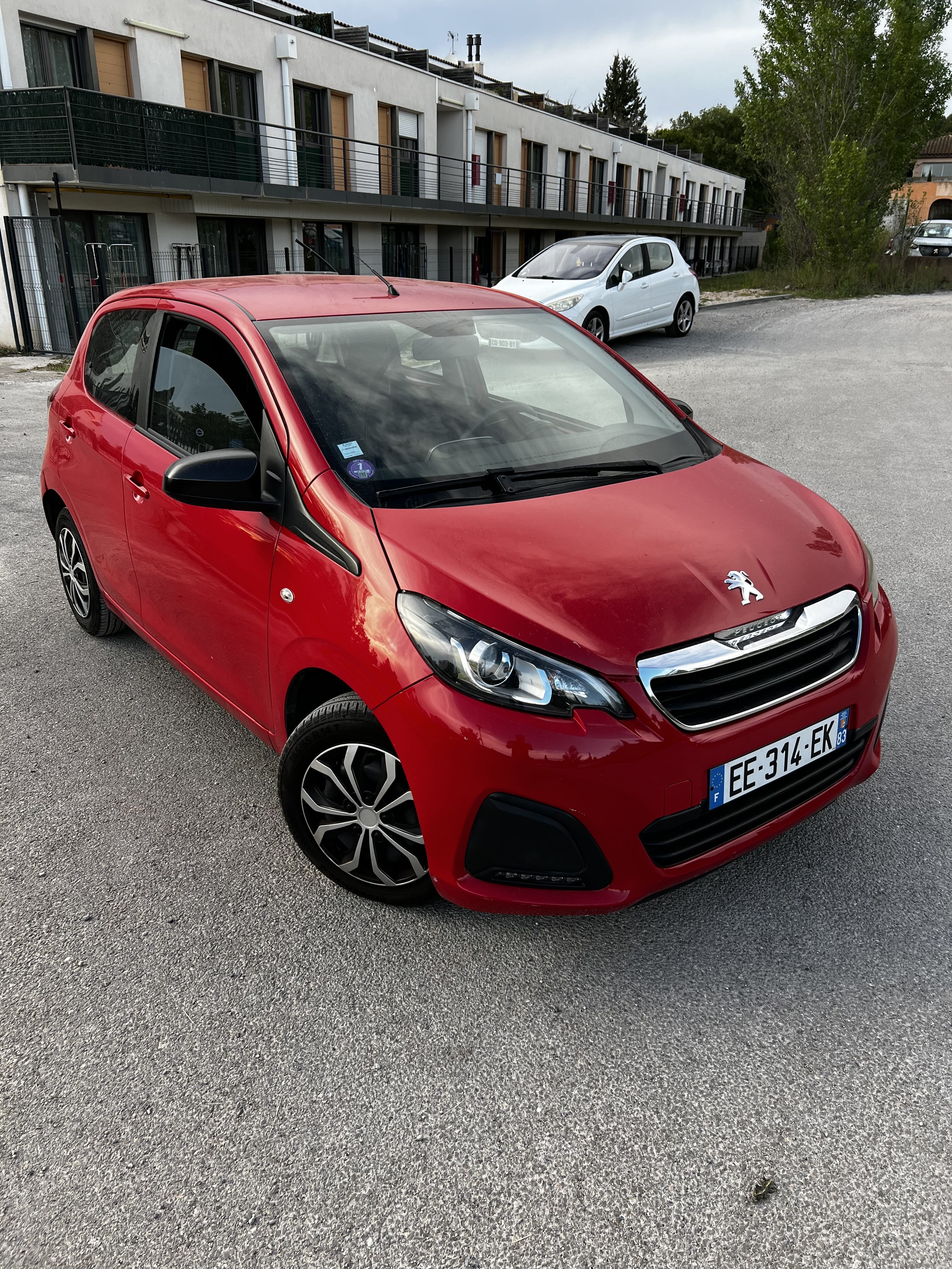 Peugeot 108 1.0 vti 69 ch avec Entrée audio / iPod