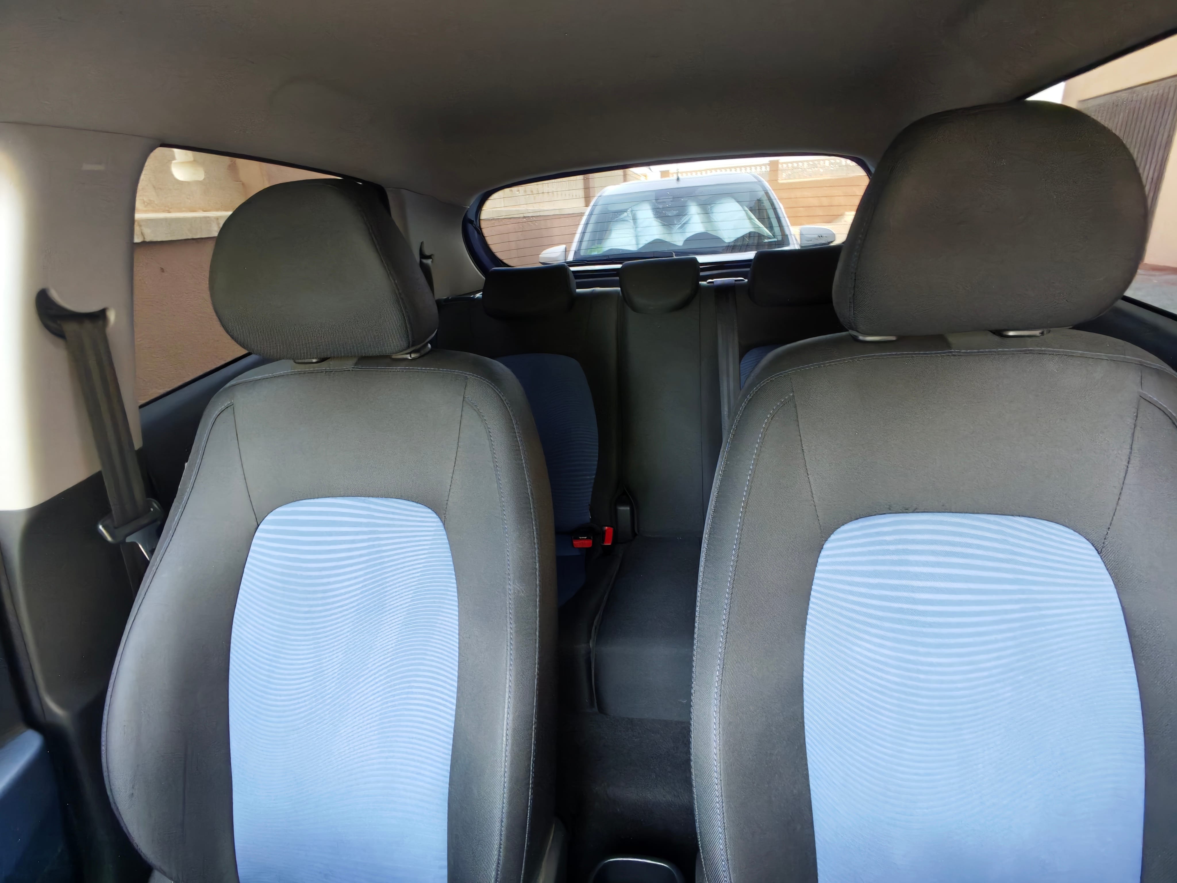Hyundai i10 con Puertos de carga USB