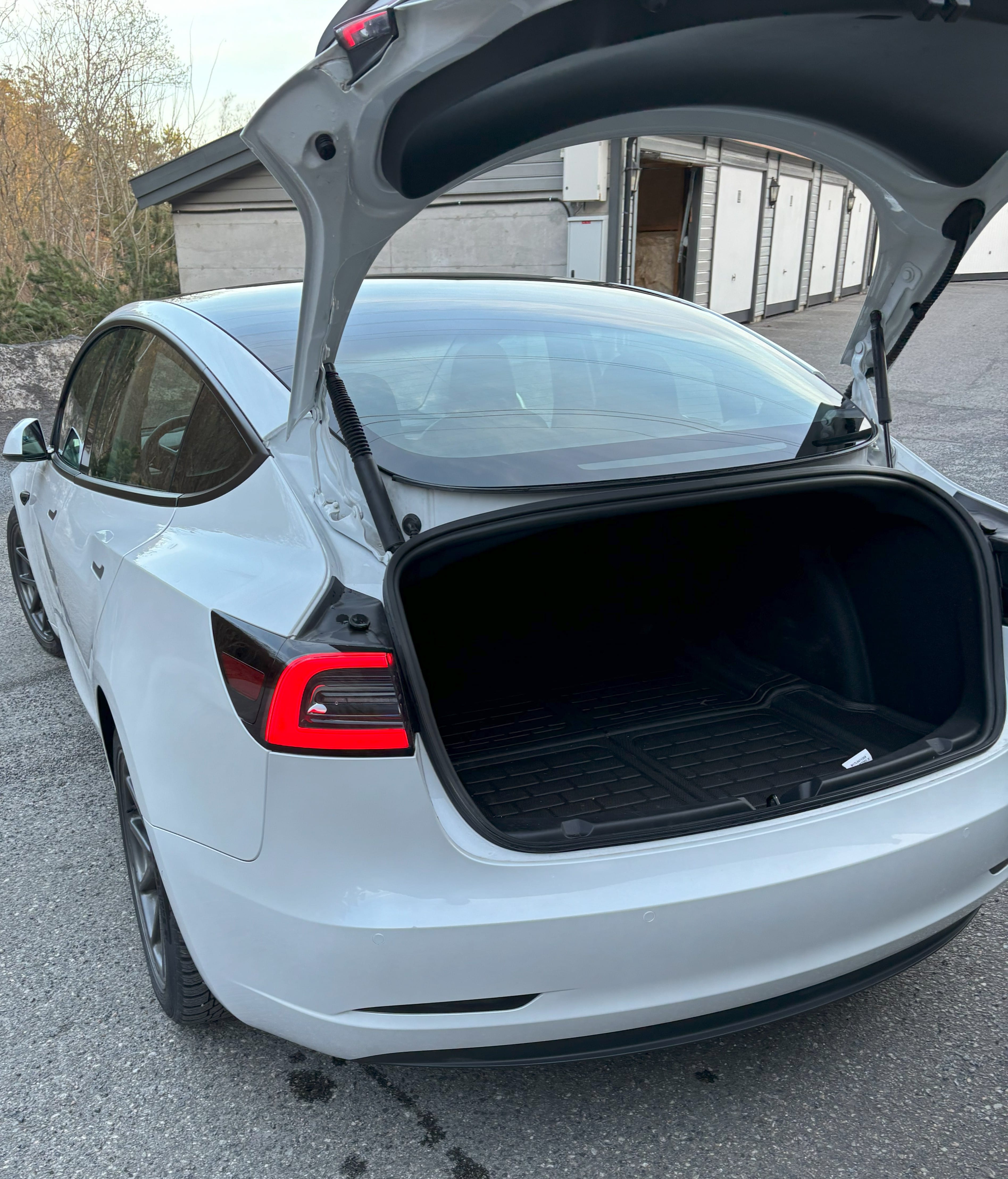 Tesla Model 3 Long Range med Firehjulstrekk