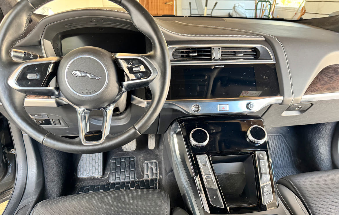 Jaguar I-Pace EV400 HSE med Bluetooth audio