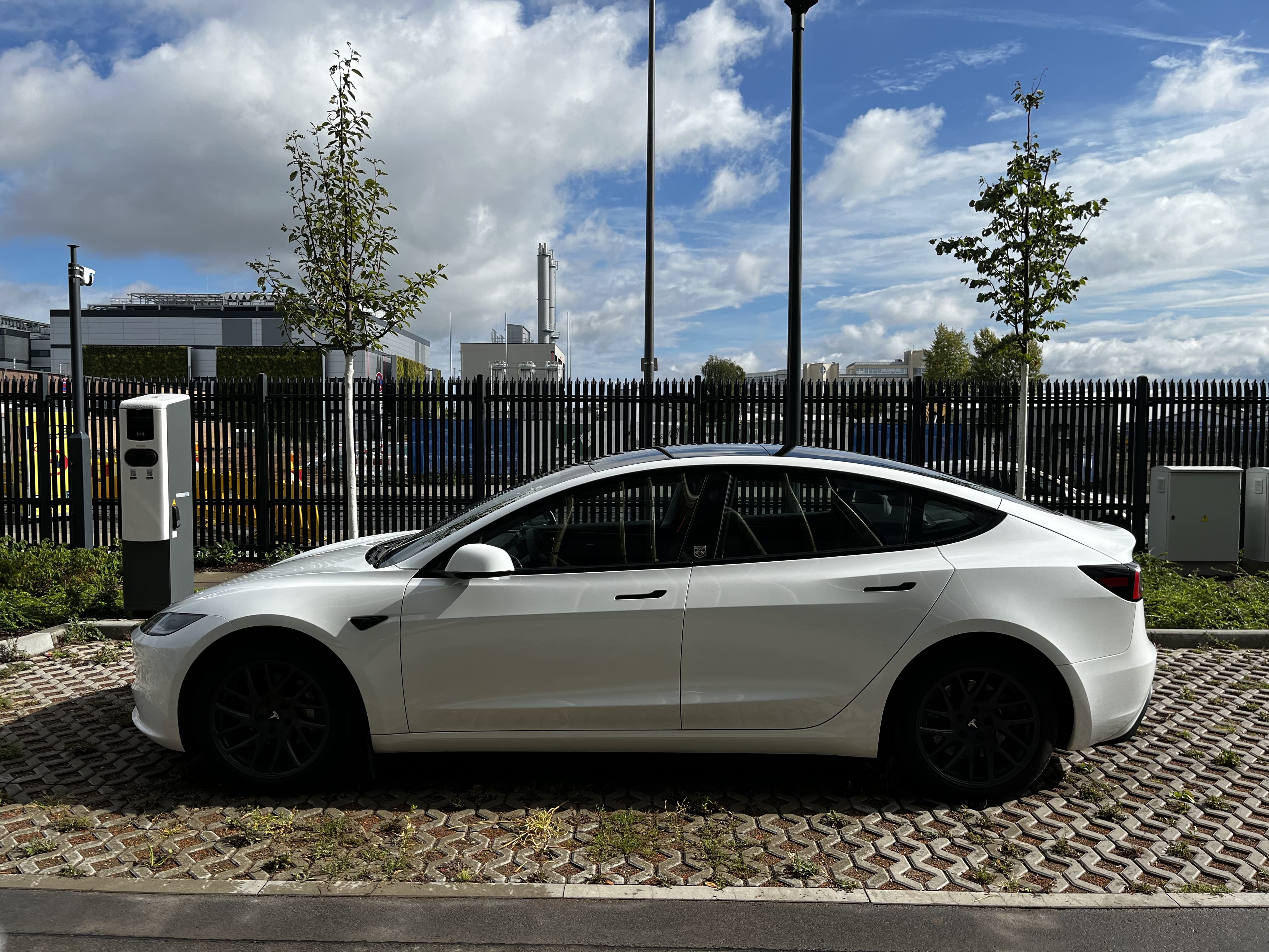 Tesla Model 3 Standard Range Plus mit Bluetooth-Audio