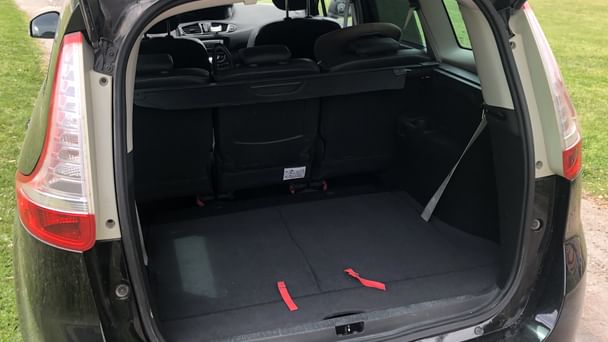 Renault Grand Scenic Accès exclusif dans la Gare de Bordeaux - Louez le Grand Scénic 7 Places – Spacieux avec Audio Bluetooth
