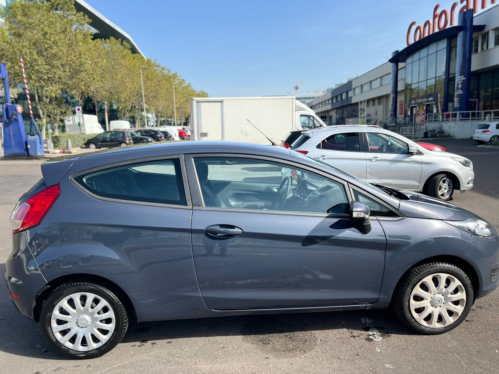 Ford Fiesta 1.25 Essence avec Pneus neige