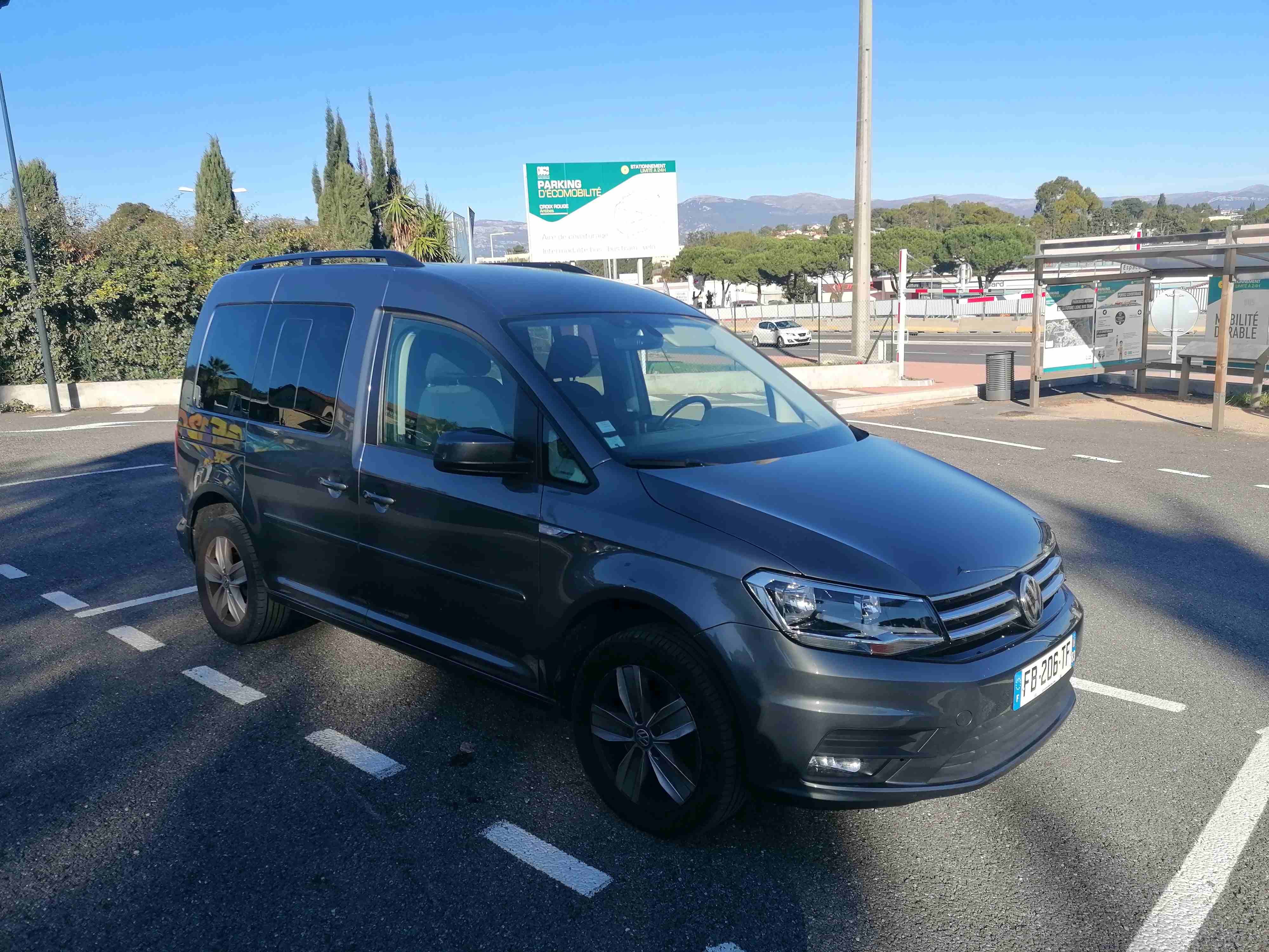 Volkswagen Caddy Comfort, 2018, Essence 98, automatique, 7 places