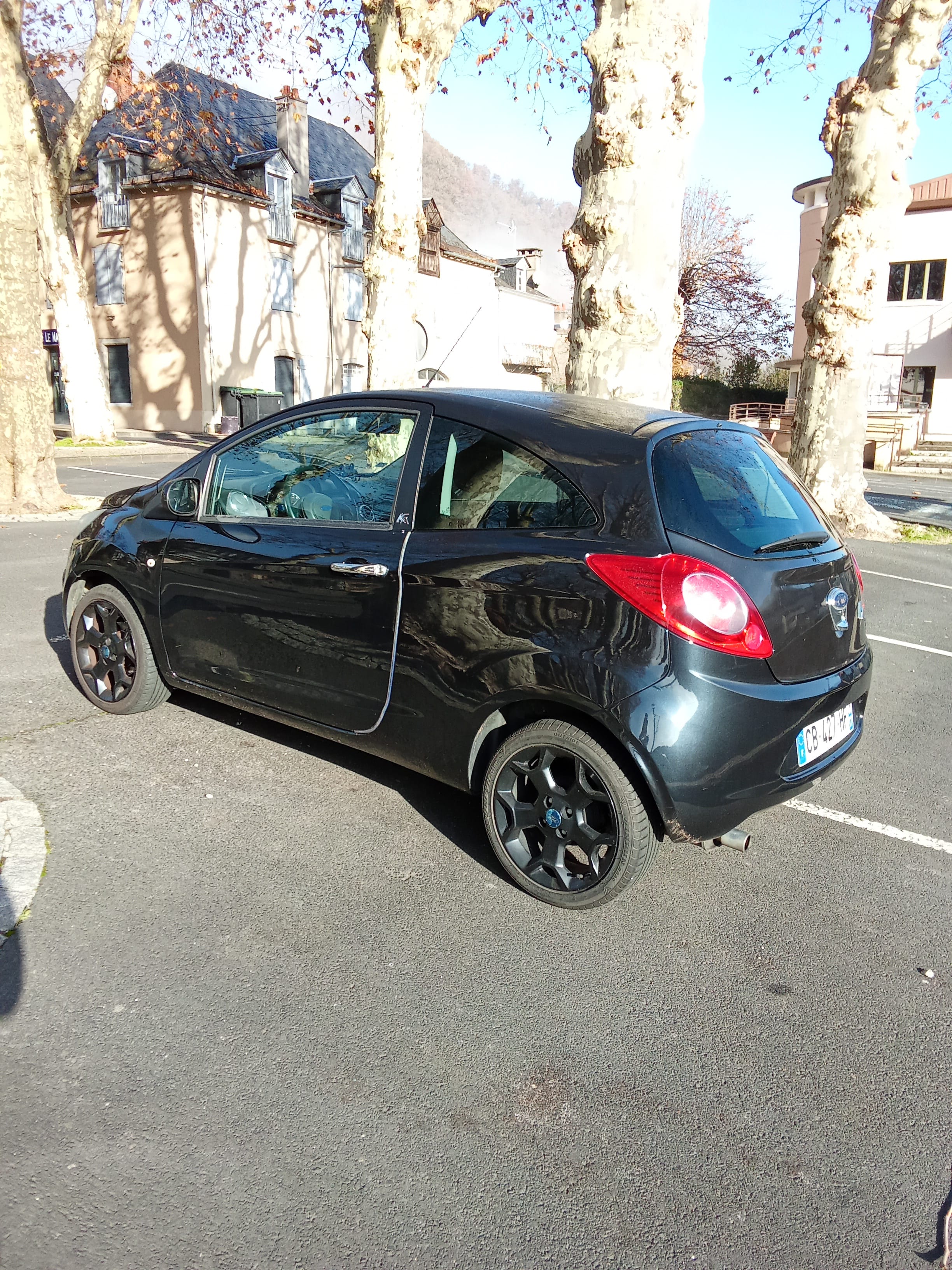 Ford KA+ 1.2 69 chevaux start and stop toutes options avec Entrée audio / iPod