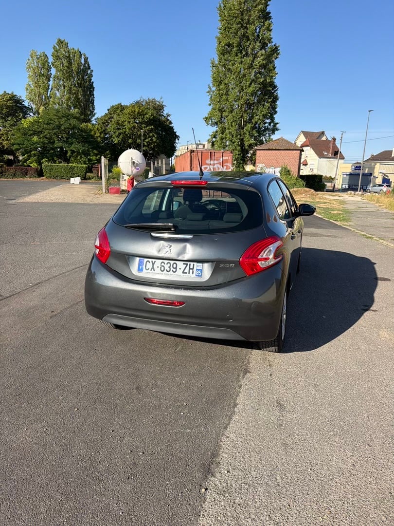 Peugeot 208 avec GPS