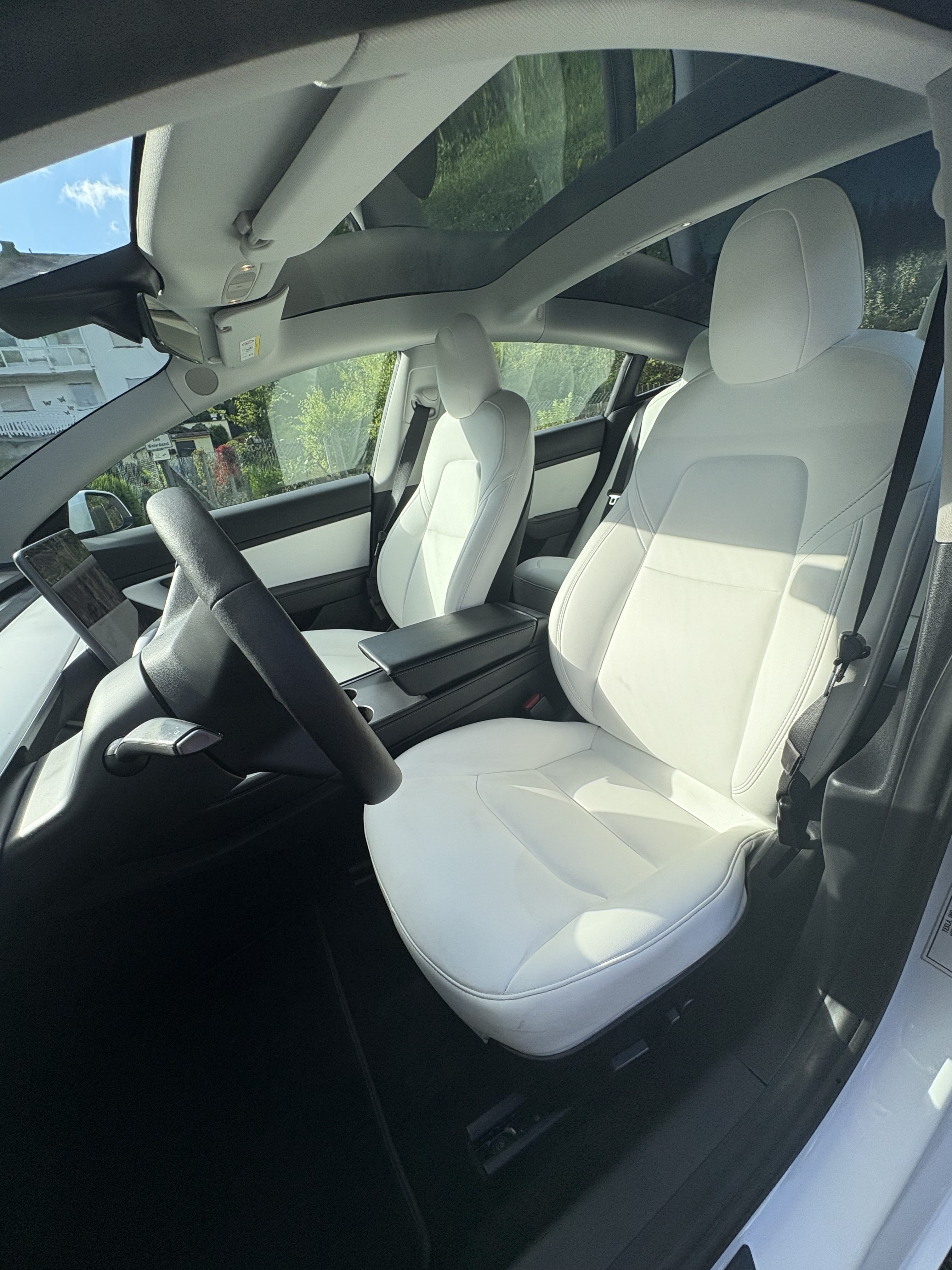 Tesla Model 3 Performance weiss/ weiss mit 4-Rad-Antrieb