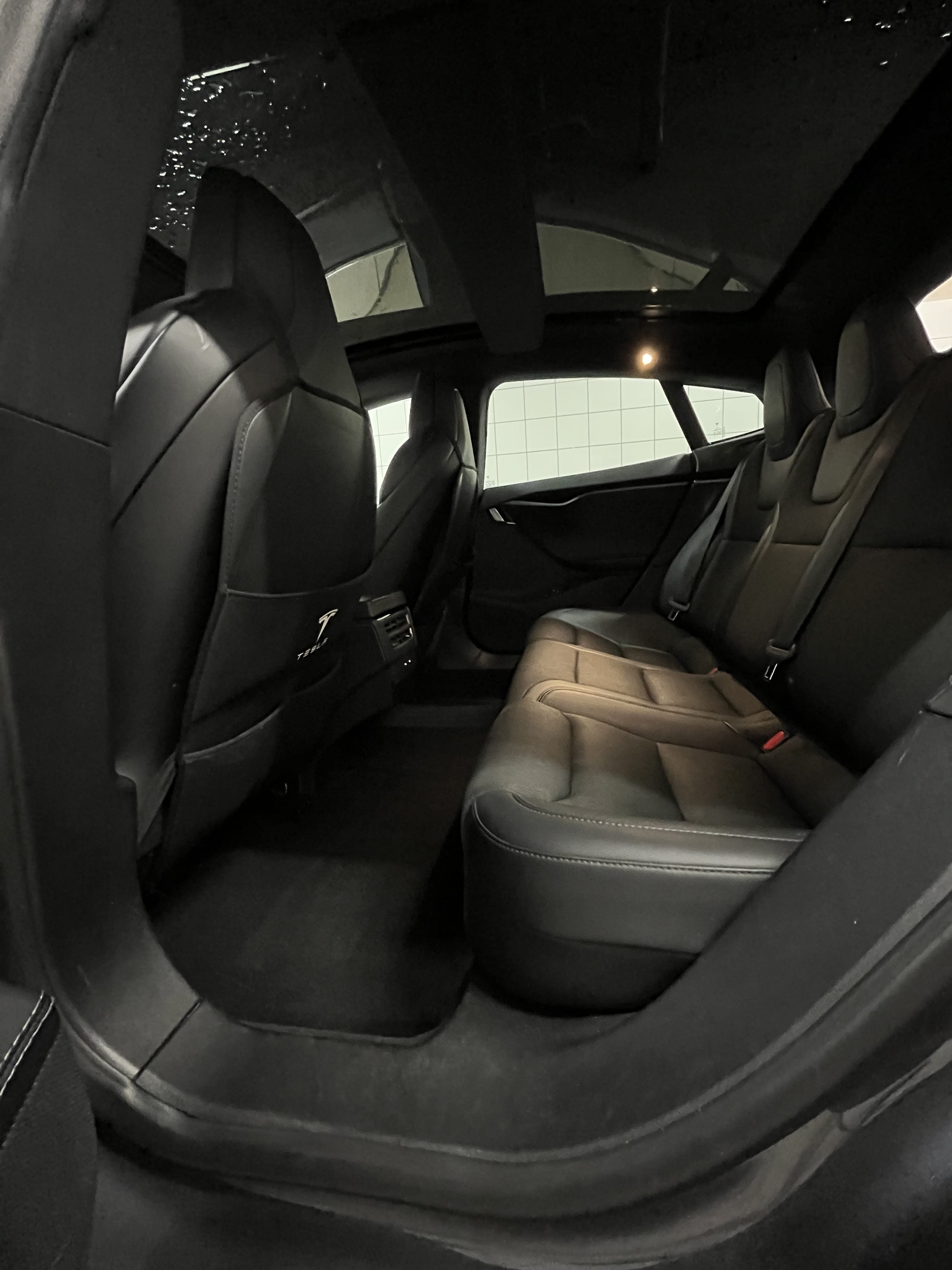 Tesla Model S 75D med Babysete