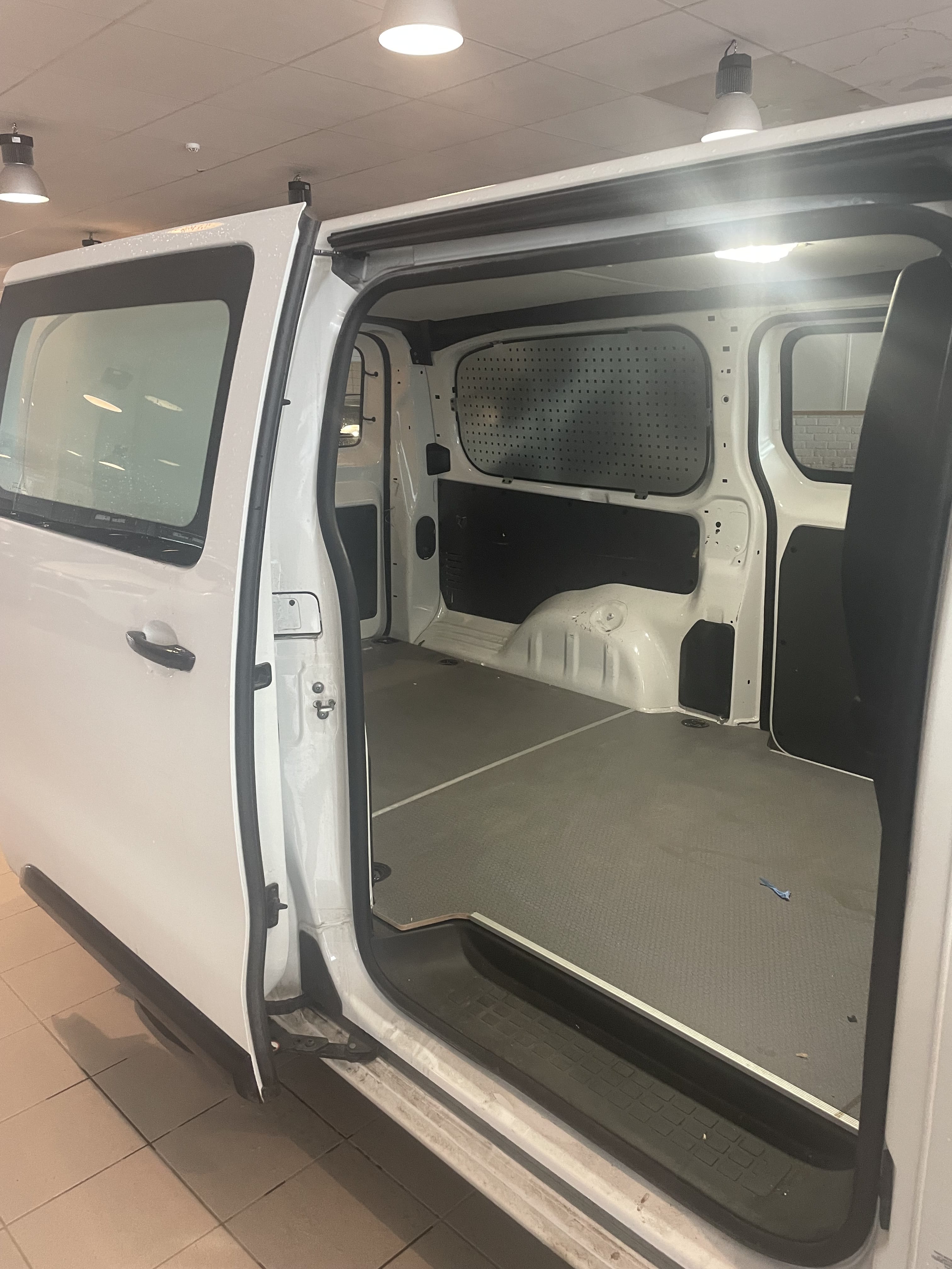 Toyota Proace Varebil Lang with Air conditioning
