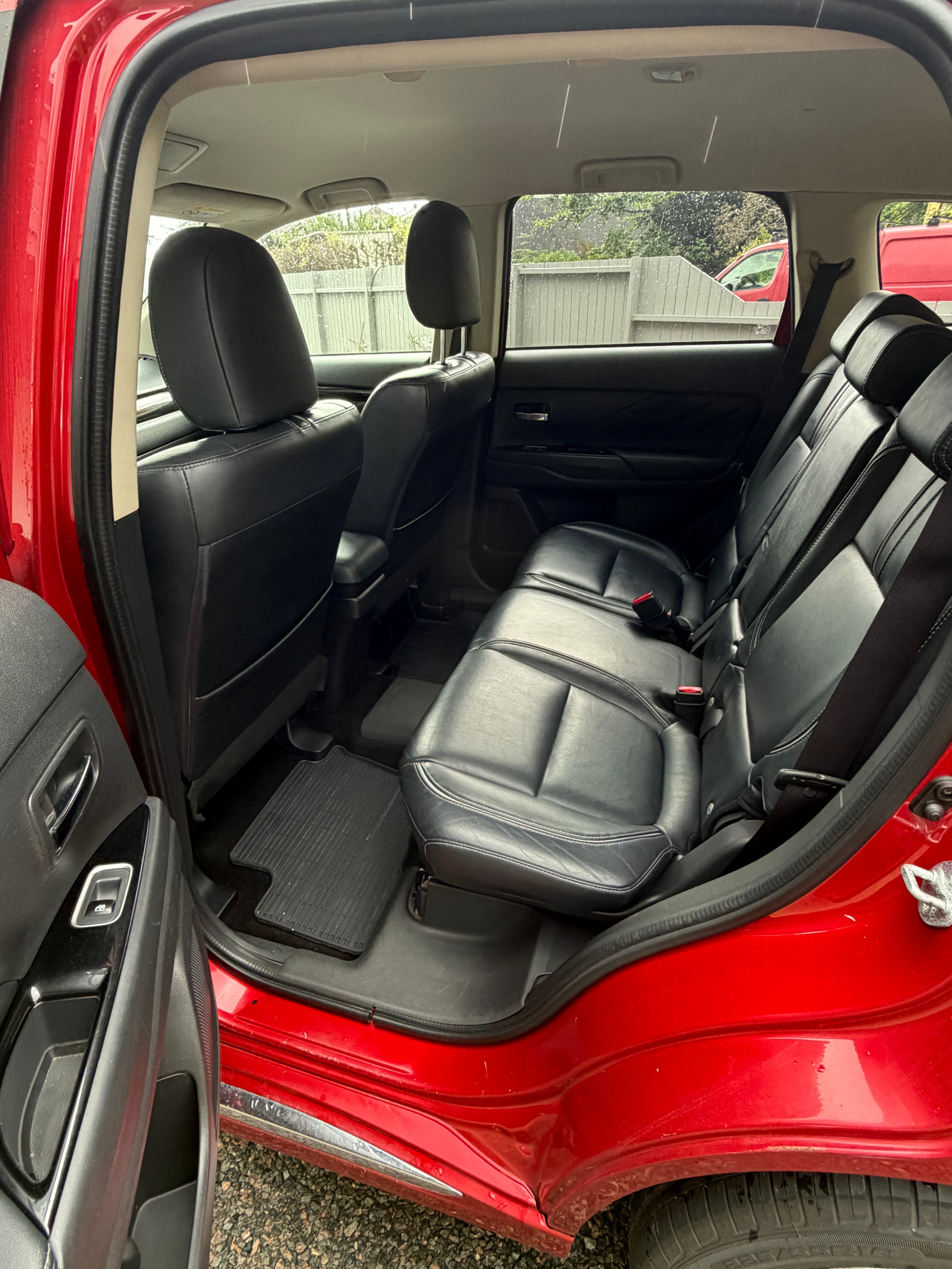Mitsubishi Outlander 4WD – Comfortable med Babysete
