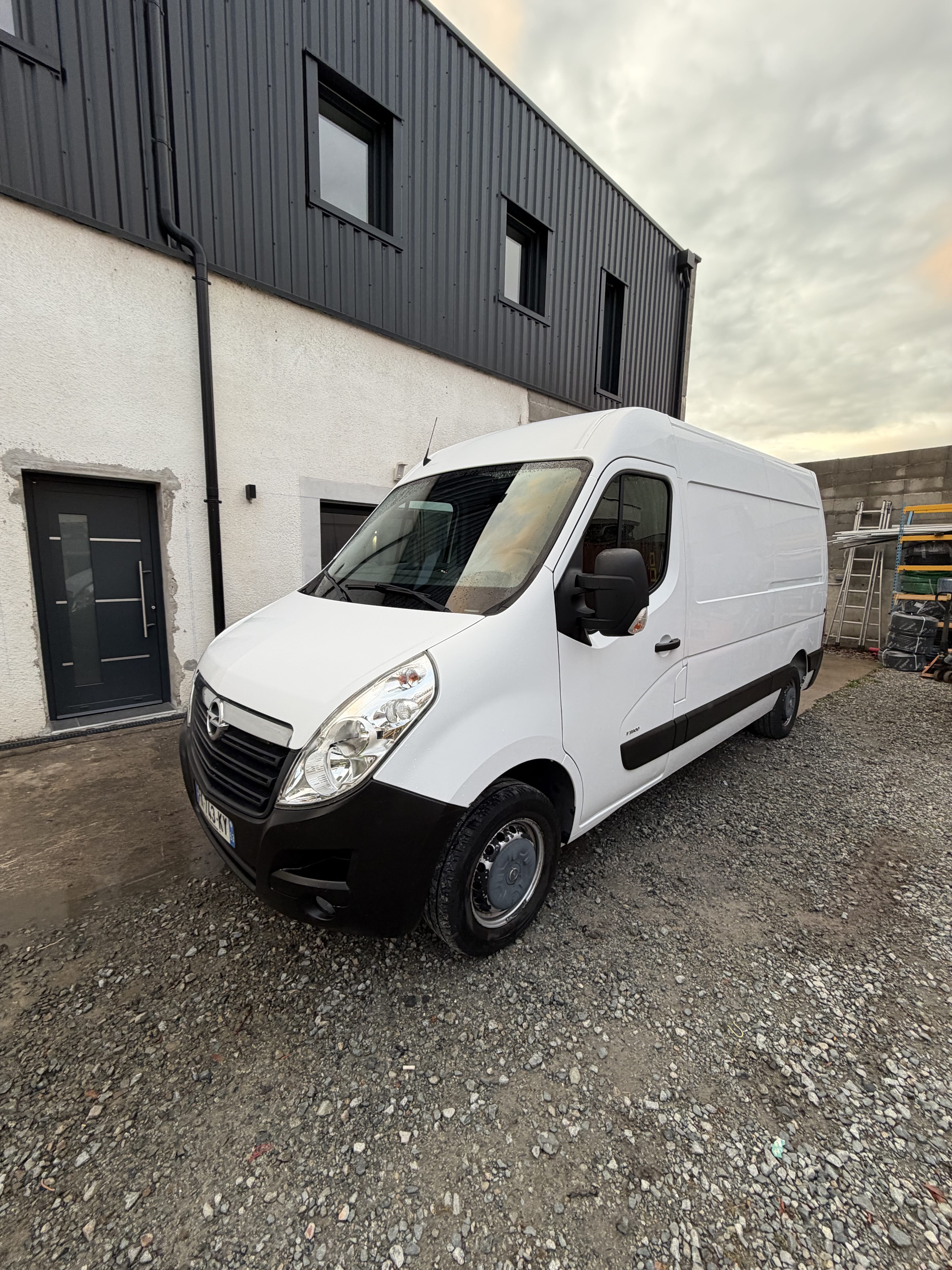 Opel Movano avec Autoradio