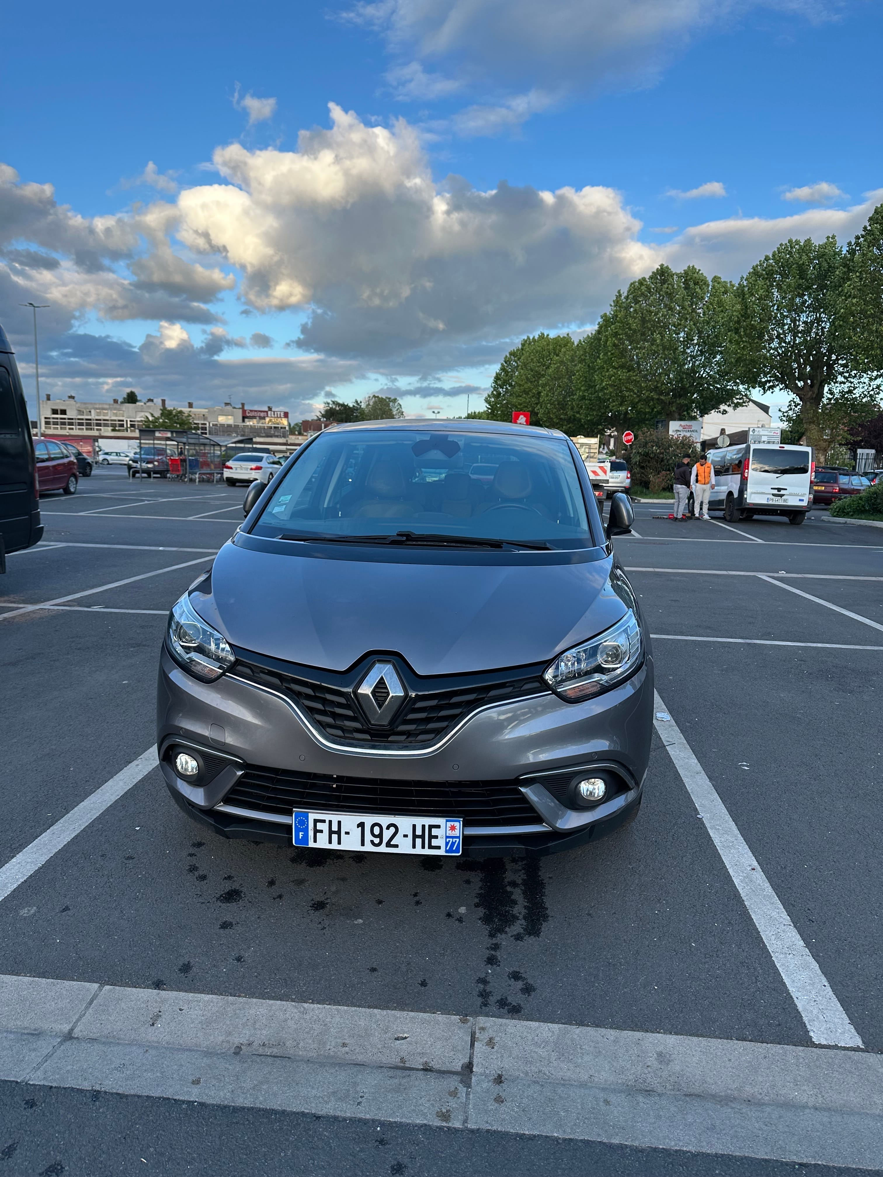 Renault Grand Scenic, 2019, Essence 95, automatique, 7 places