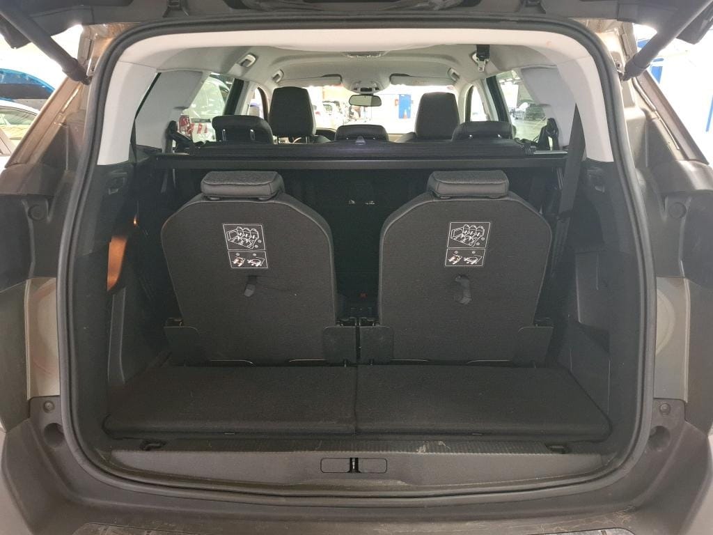 Peugeot 5008 avec GPS