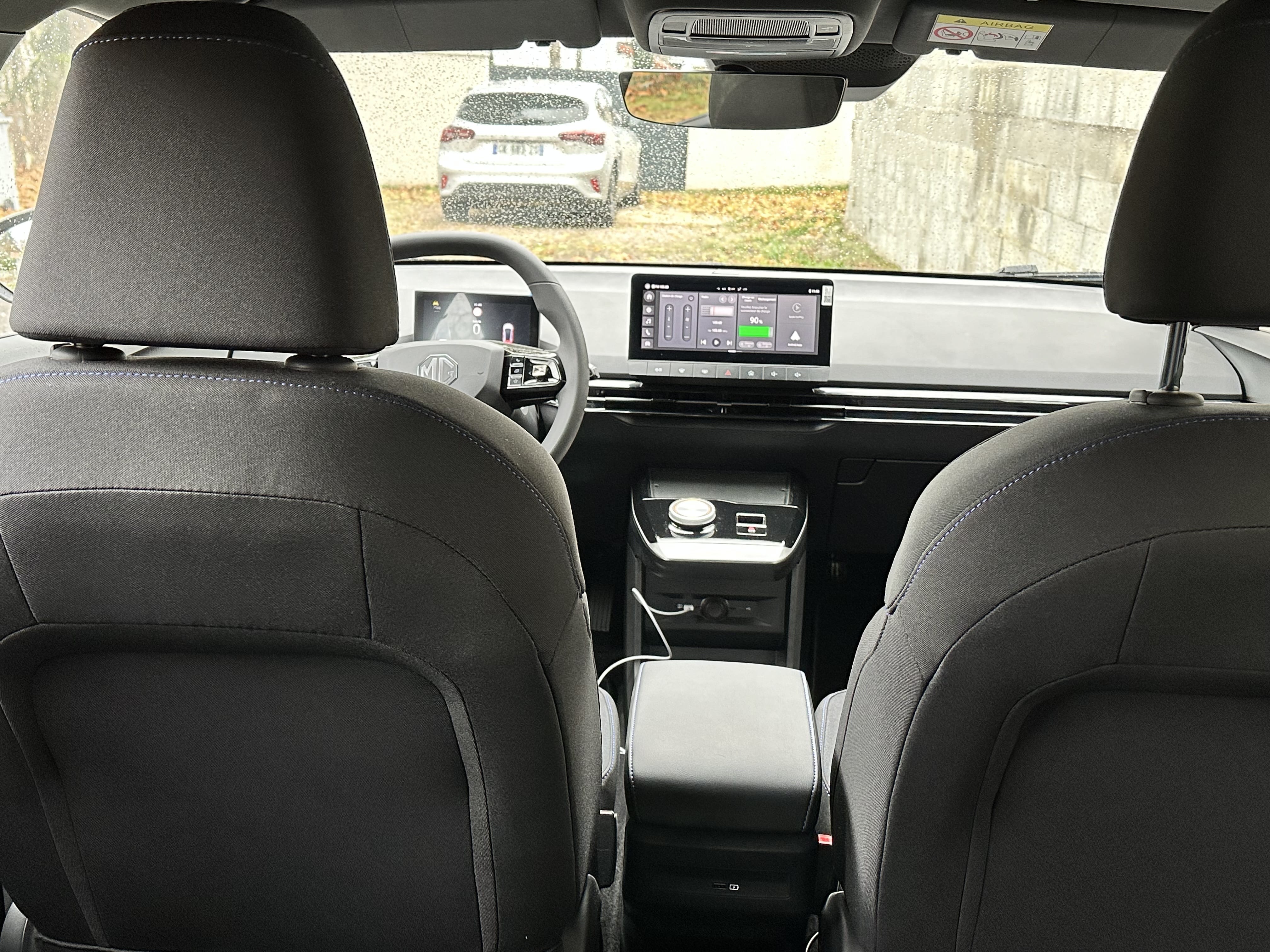 MG MG4 Électrique avec Chaines