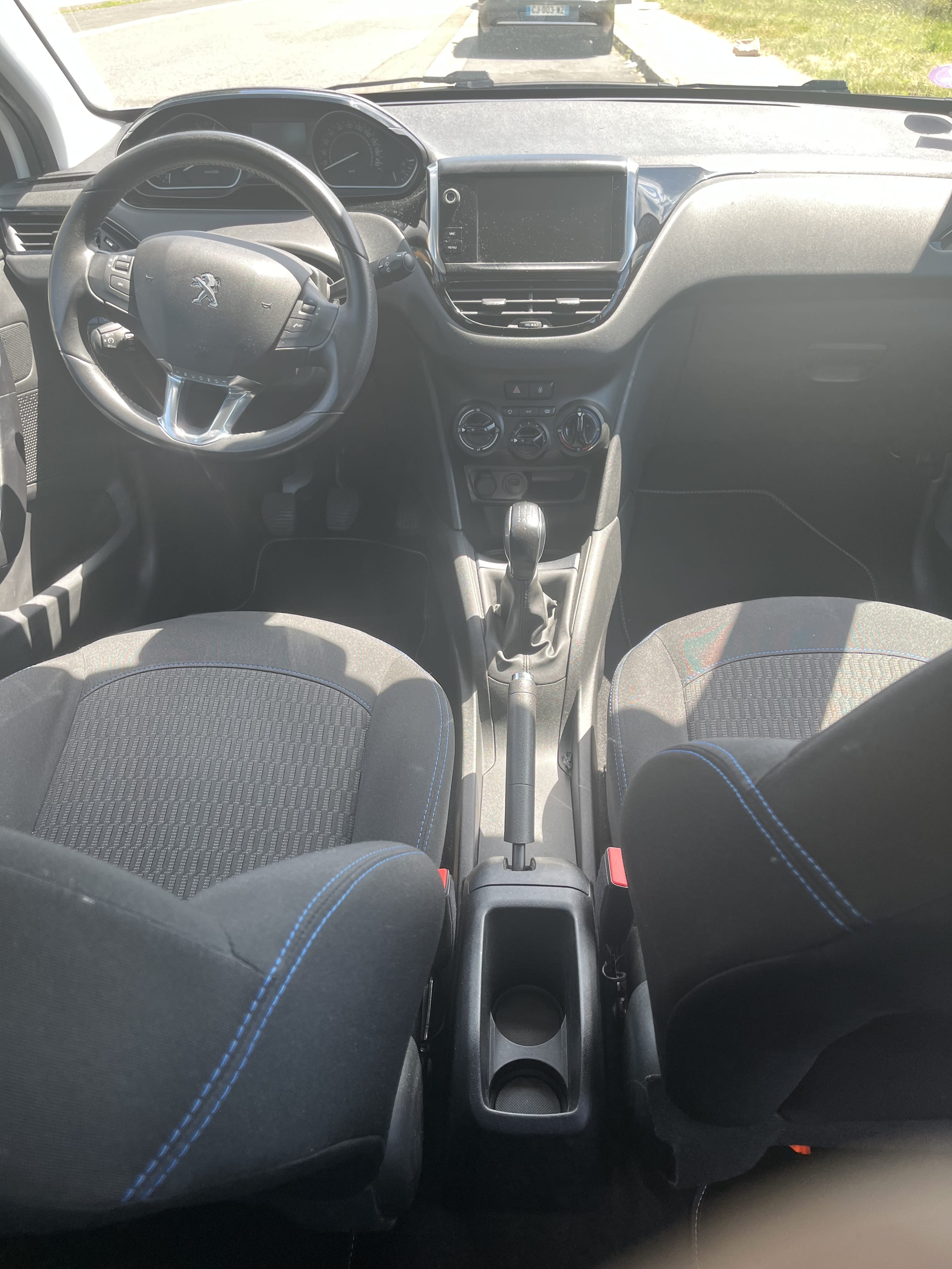 Peugeot 208 avec GPS