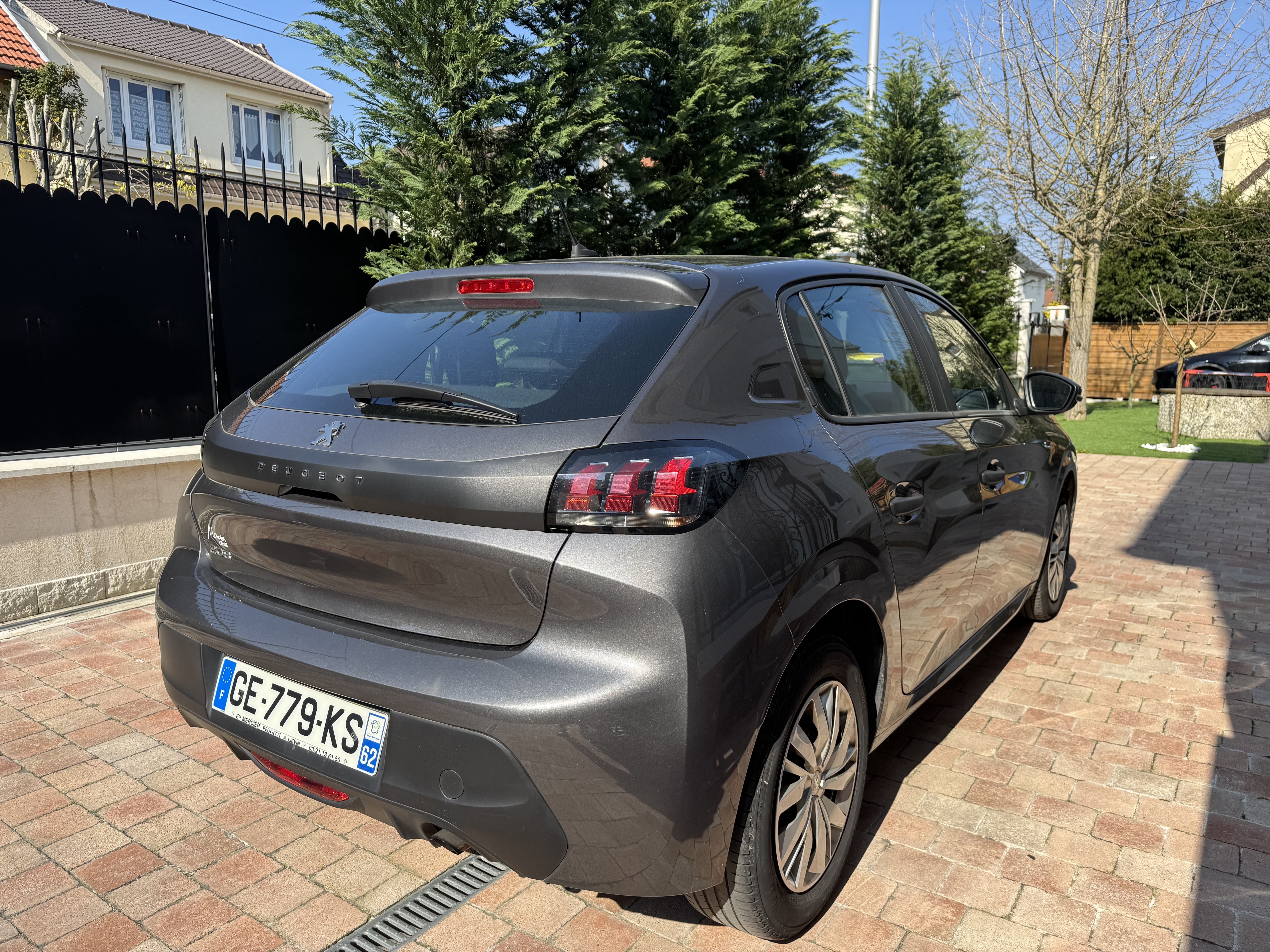 Peugeot 208 essence économique avec Régulateur de vitesse