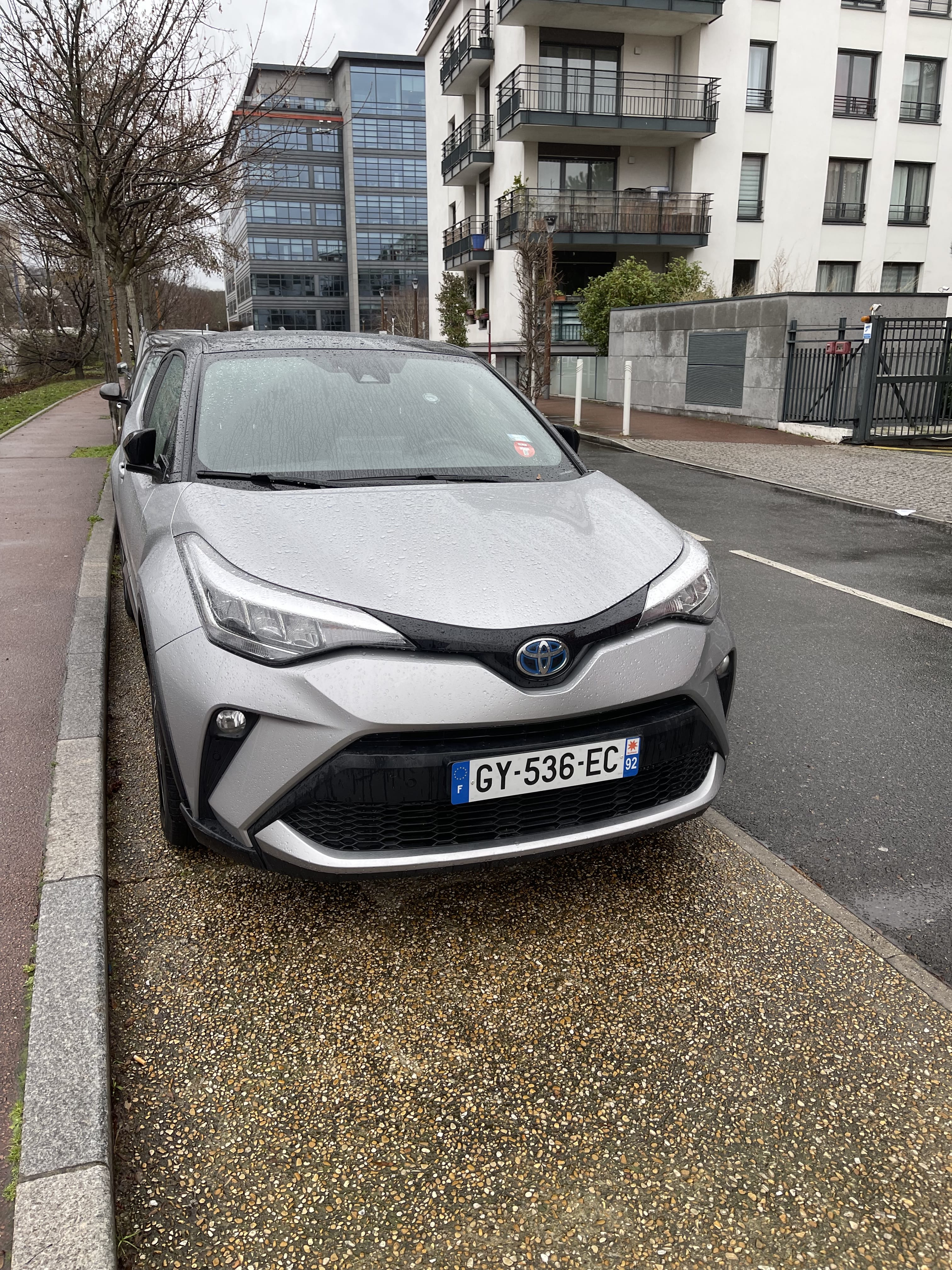 Toyota C-HR Hybrid, 2023, Essence 95 / Électrique (hybride), automatique