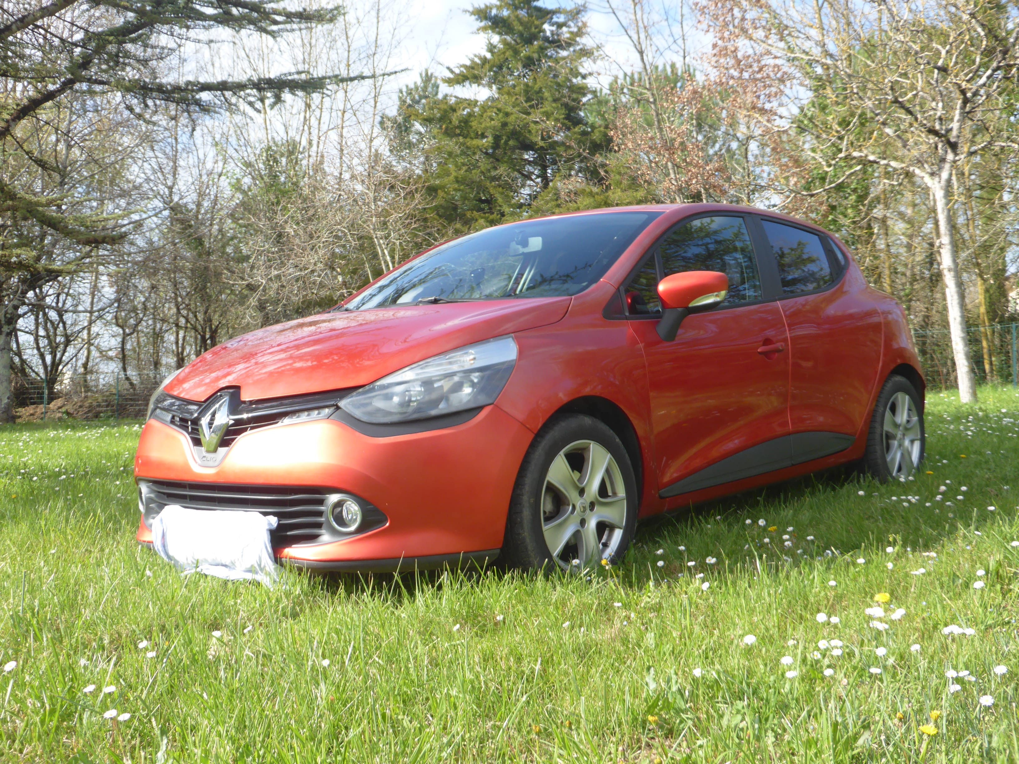 Renault Clio E85 ROUGE 1.2 16V 75CH ZEN, 2016, Essence 98