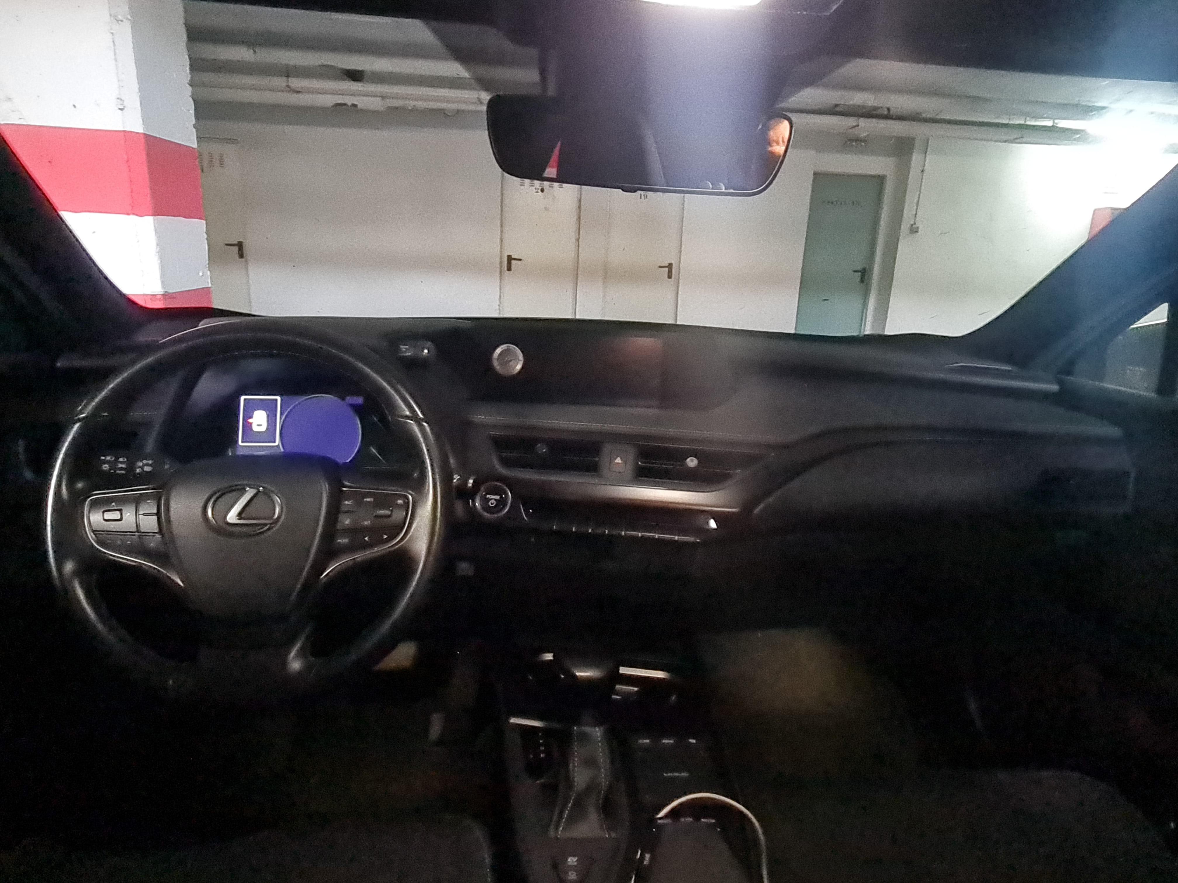 Lexus UX 250h avec GPS