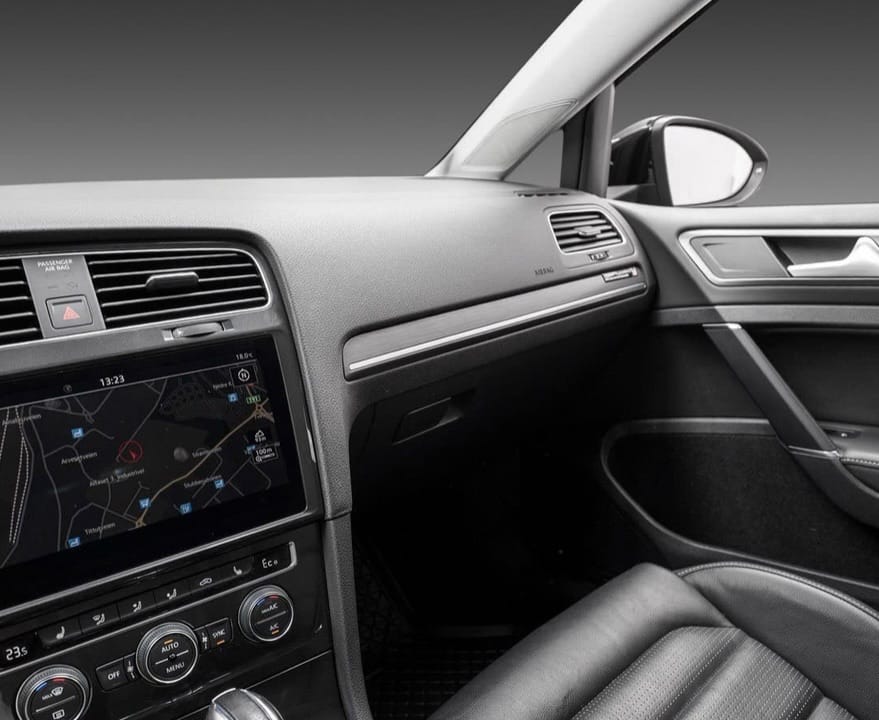 Volkswagen Golf mit Navigationsgerät