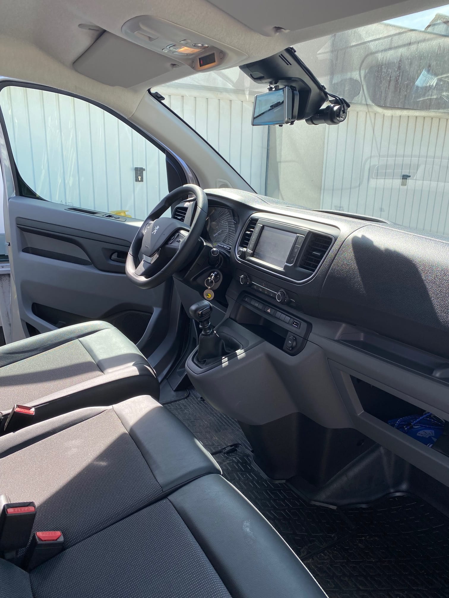 Peugeot Expert 2.0 Blue HDI 120 avec Apple CarPlay