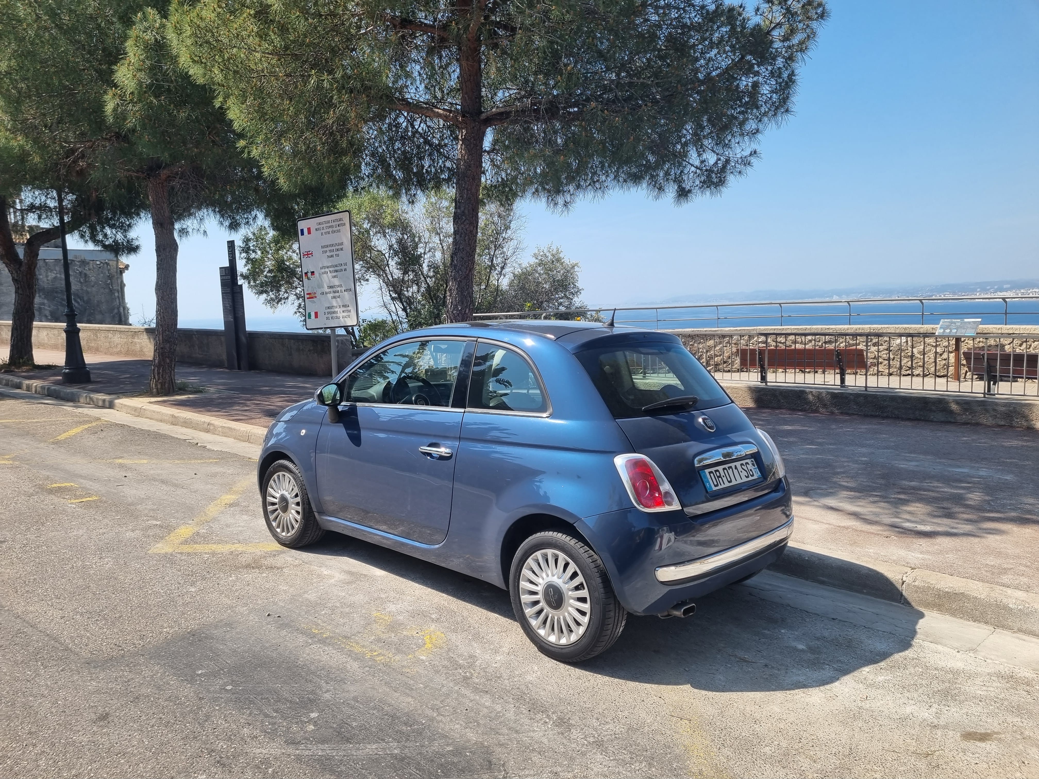 Fiat 500 Toit panoramique, Clim, USB, super 95, avec Climatisation